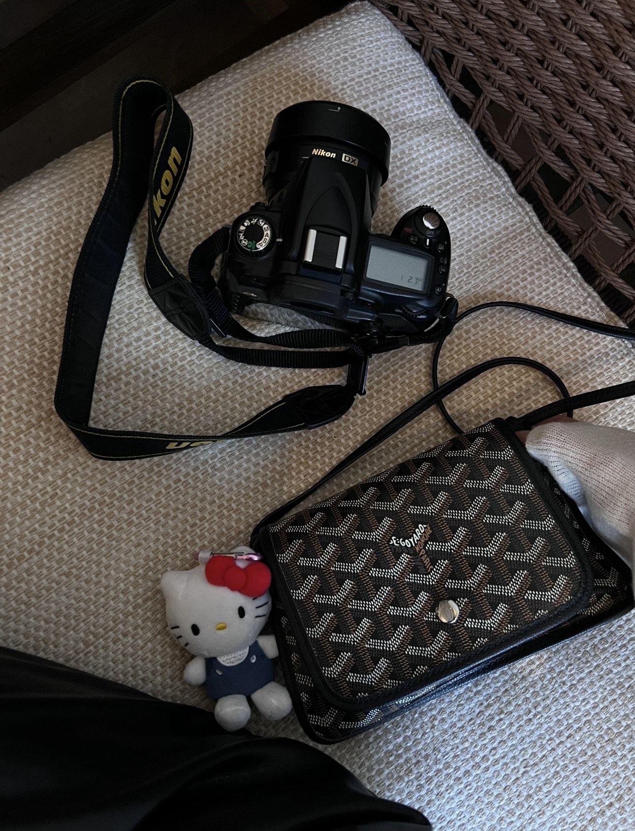 Goyard Green Envelope Bag: Stylish, Compact, and Surprisingly Spacious! 4 i1748854199048 1357 0 5