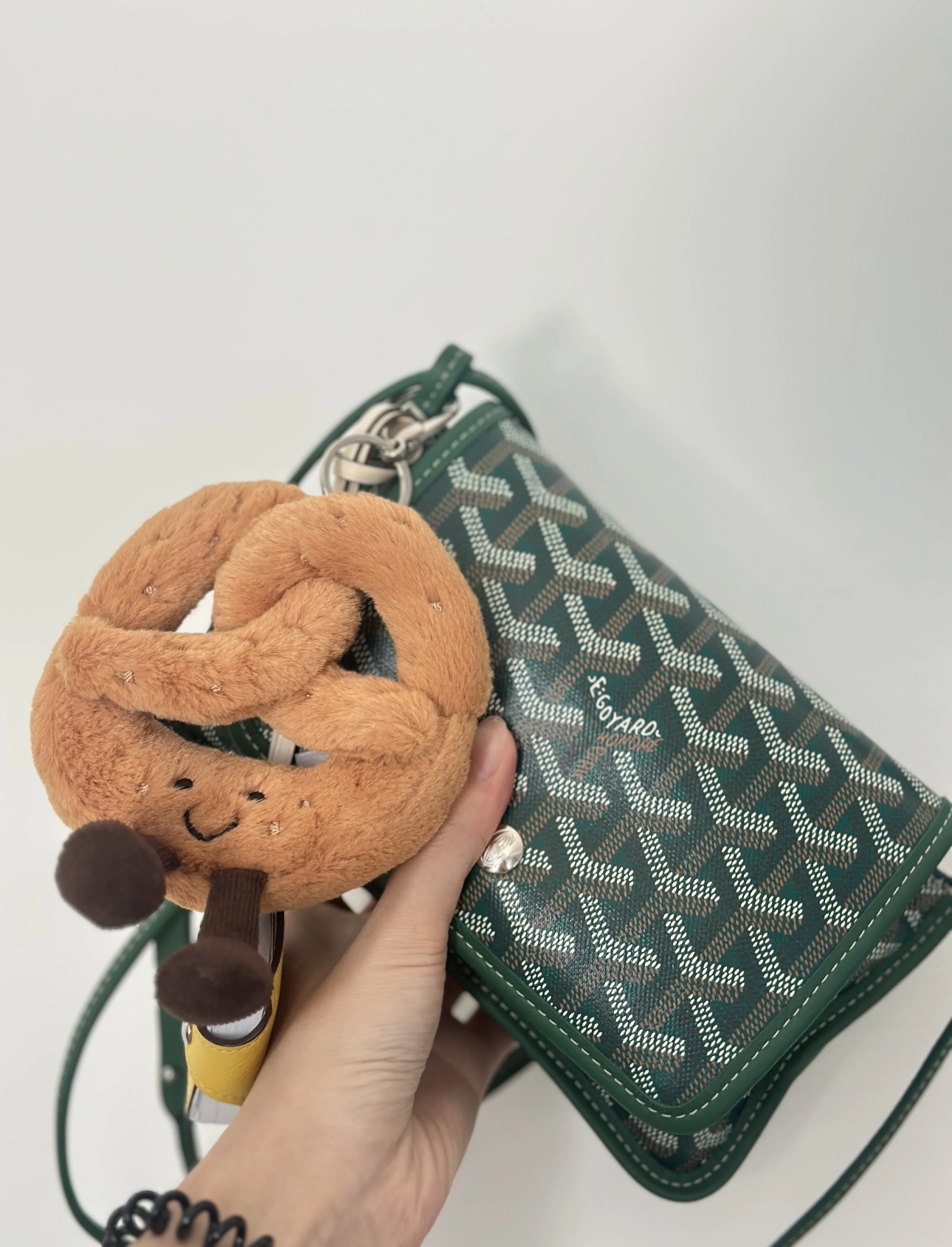 Goyard Envelope Bag: Compact & Chic Crossbody for Everyday Essentials 5 i1748854679613 1854 0 4