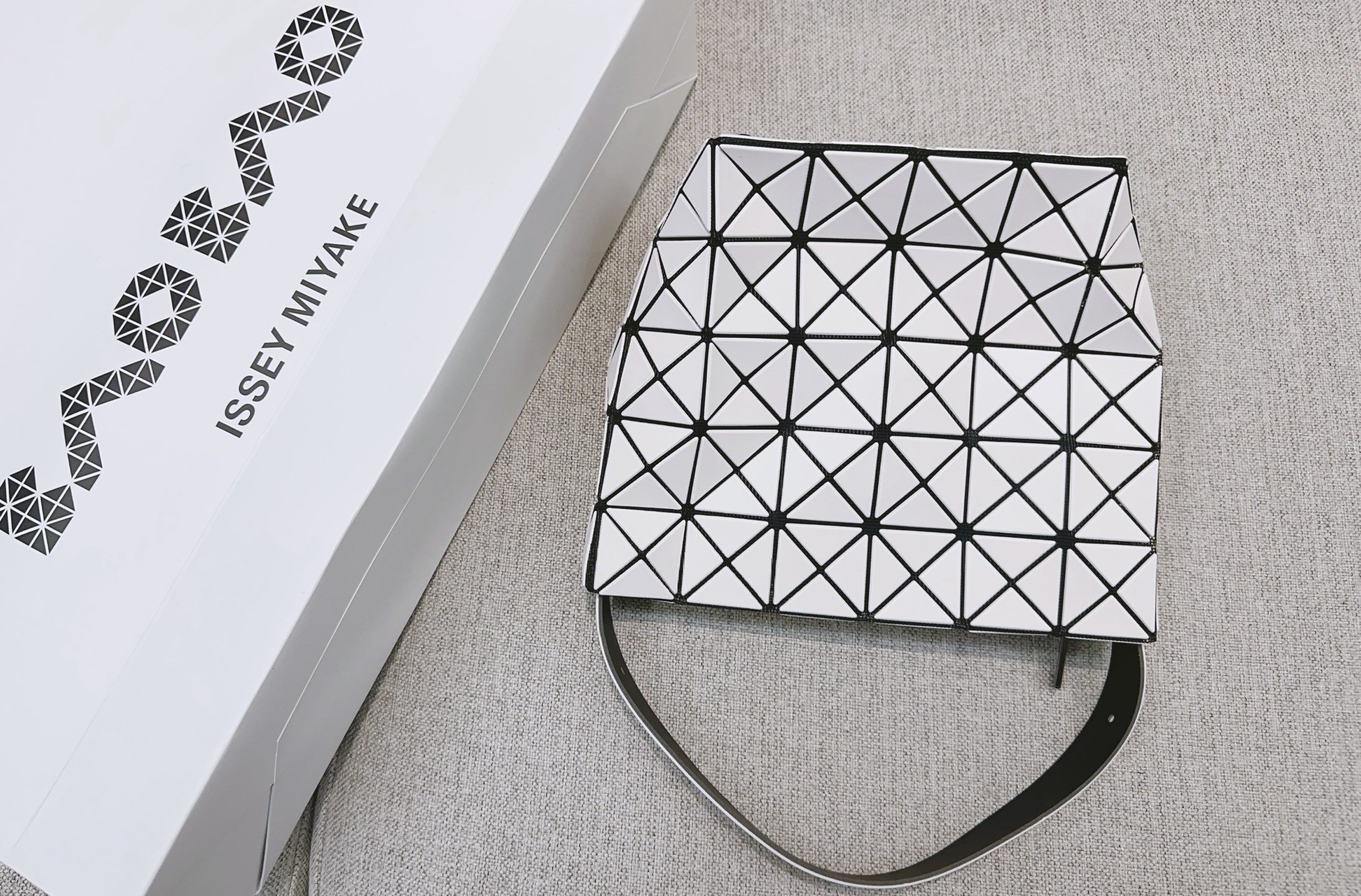 Issey Miyake White 'Valley' Hobo Bag - Limited Edition, Adjustable Handle 5 i1756621680808 3425 0 4