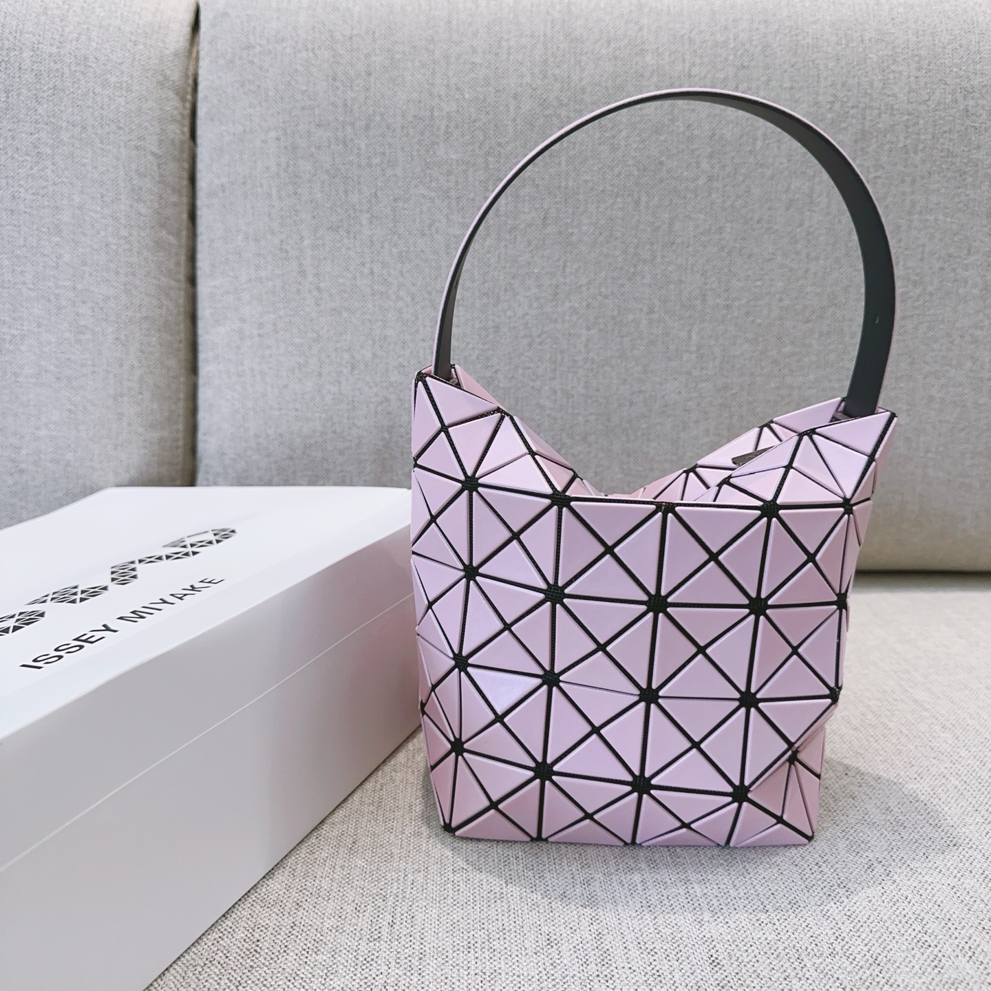 Issey Miyake Limited Edition Valley Ballet Bag Pink Hobo Handbag 2 i1756622483592 6478 0 0