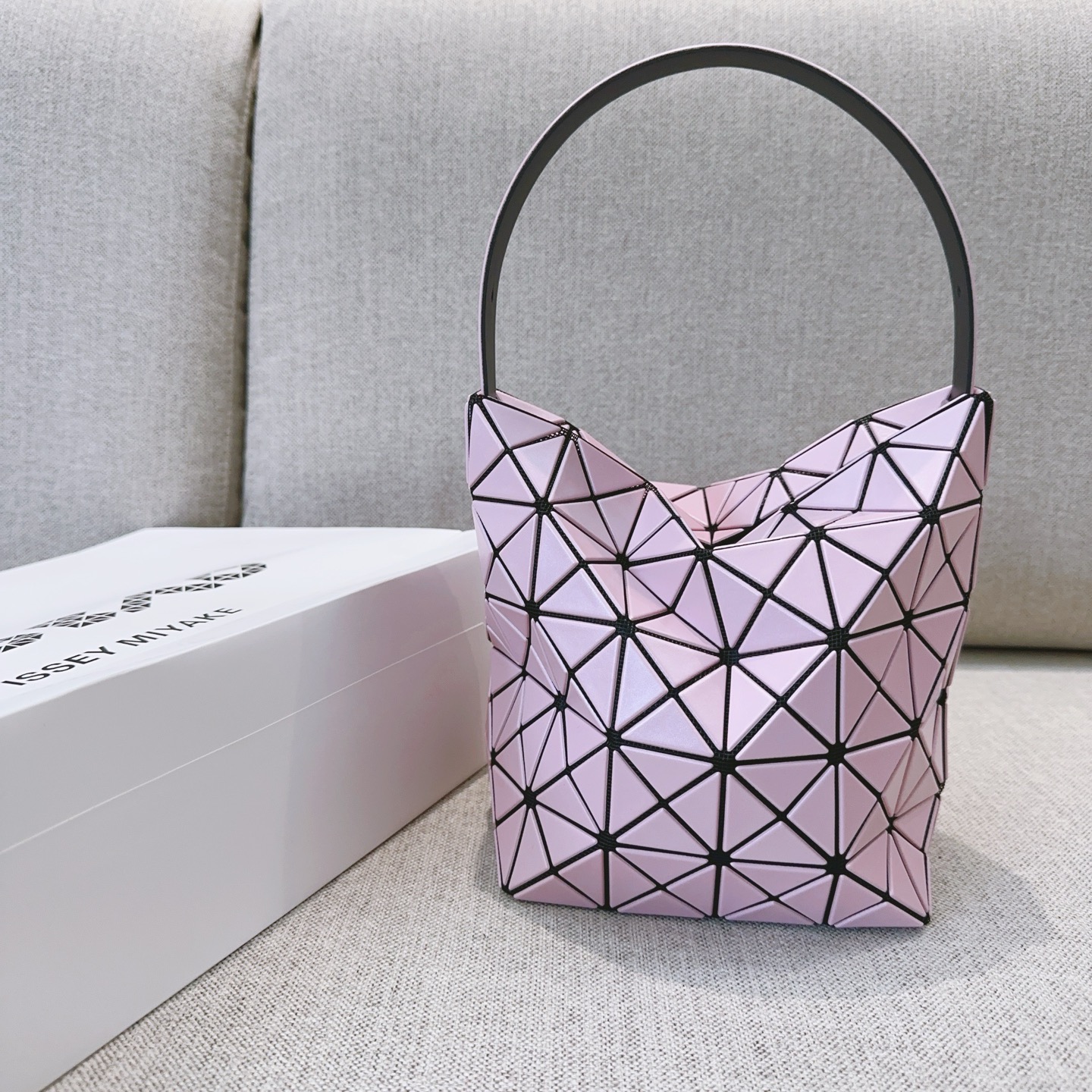 Issey Miyake Limited Edition Valley Ballet Bag Pink Hobo Handbag 3 i1756622484419 9509 0 1