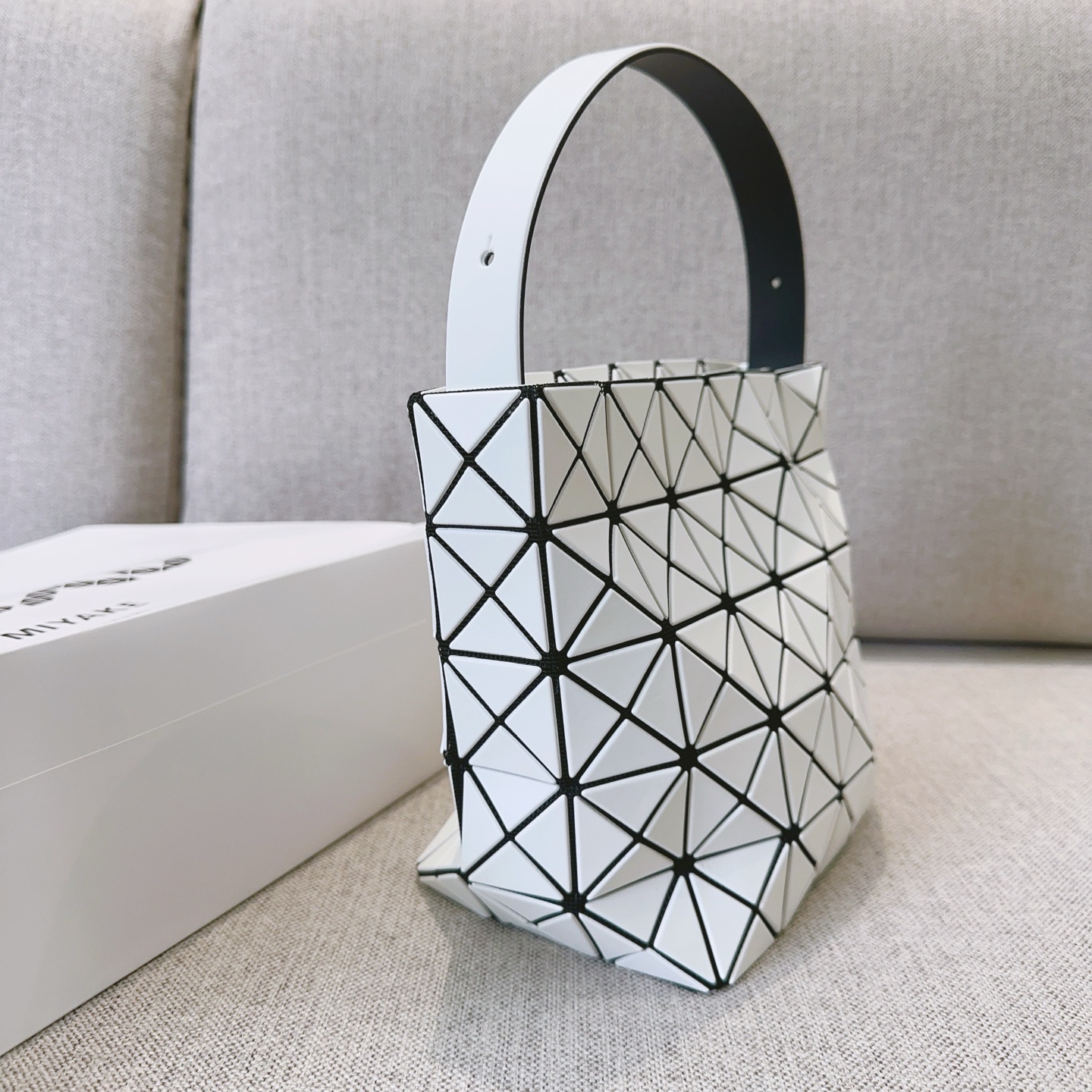 Issey Miyake 7th Limited Valley Ballet Bag White Hobo Handbag 3 i1756622857248 9251 0 1
