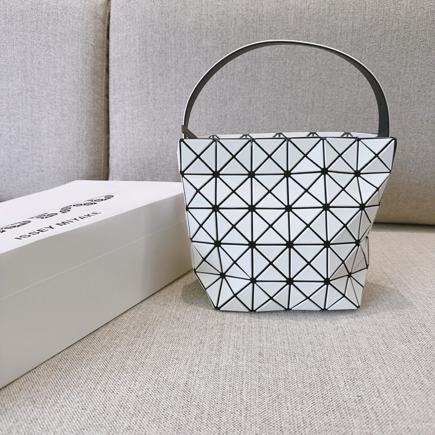 Issey Miyake 7th Limited Valley Ballet Bag White Hobo Handbag 2 i1756622858073 8539 0 0