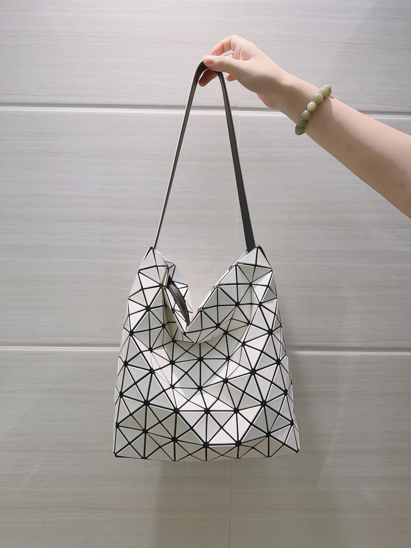 Issey Miyake 7-Month Limited Valley Ballet Bag Stylish Hobo Handbag 2 i1756625333168 4806 0 0