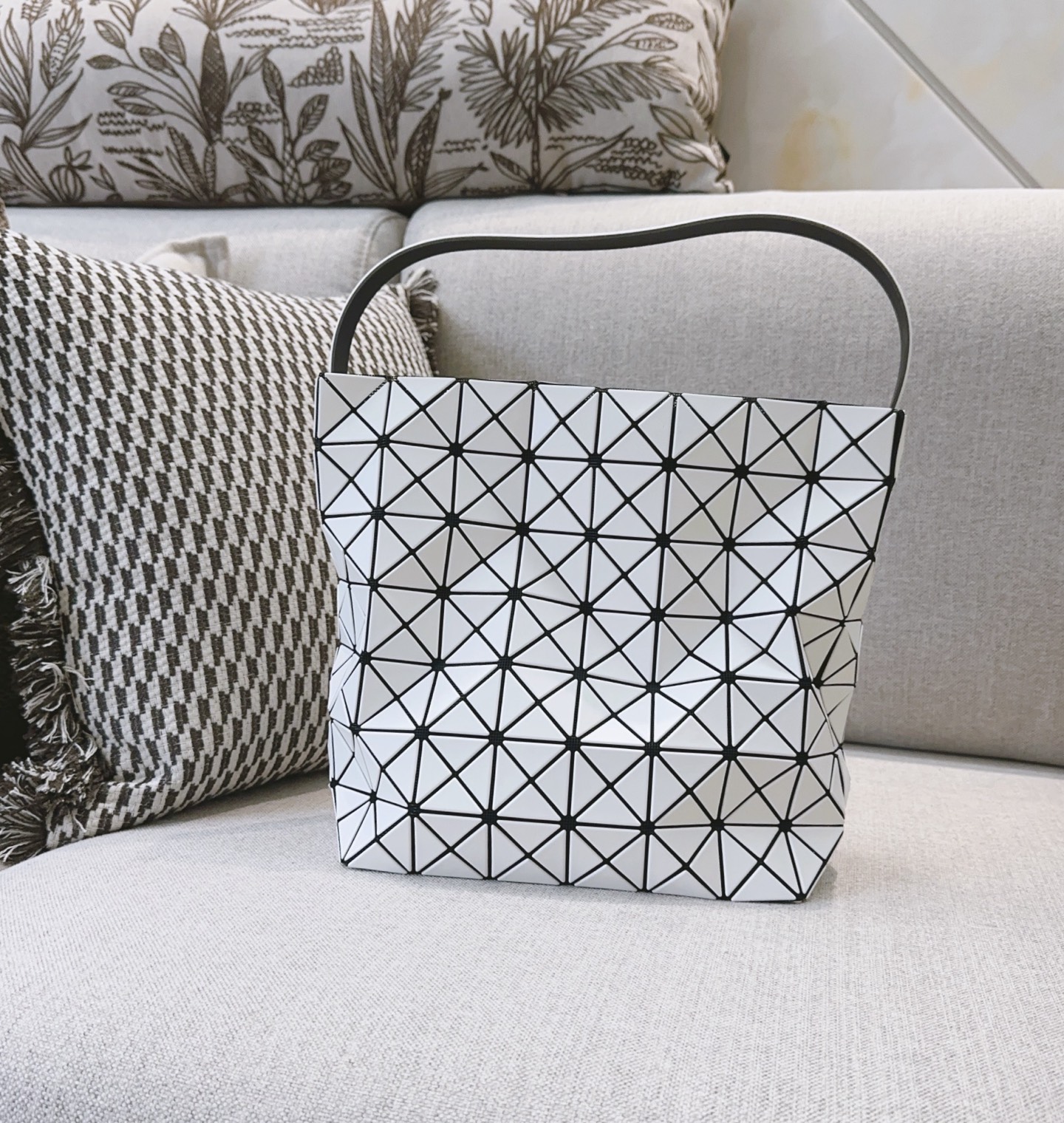 Issey Miyake 7-Month Limited Valley Ballet Bag Stylish Hobo Handbag 6 i1756625333333 761 0 4