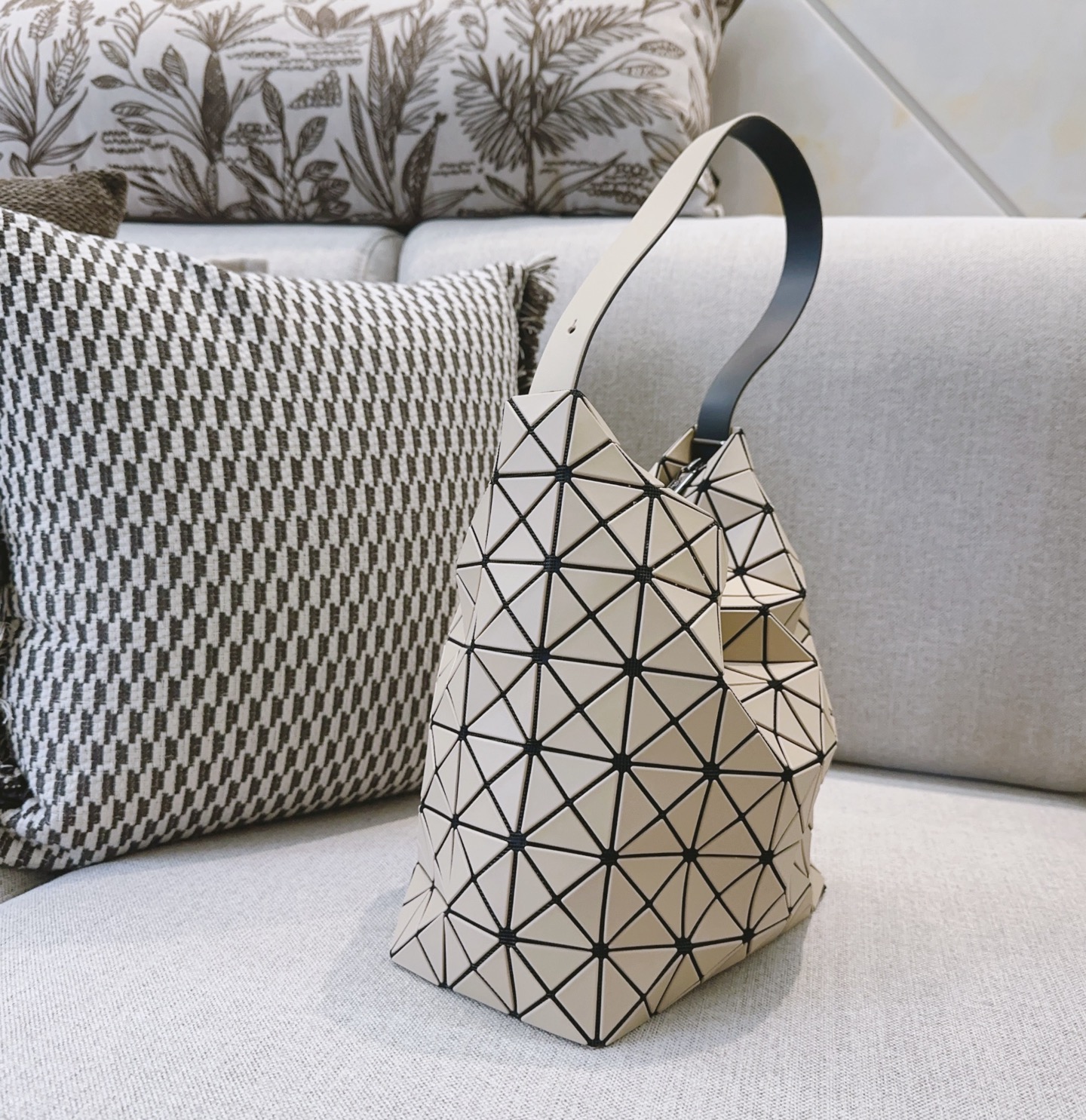 Issey Miyake Limited Edition Valley Ballet Bag - Matte Apricot Hobo Handbag 5 i1756625723035 350 0 3