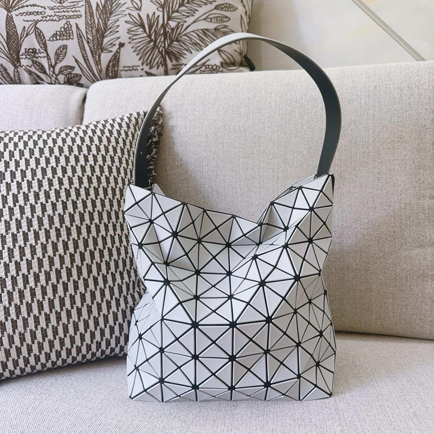 Issey Miyake Limited Edition 7 Valley Ballet Bag, Matte Ice Gray Hobo Handbag 4 i1756626450448 5203 0 2