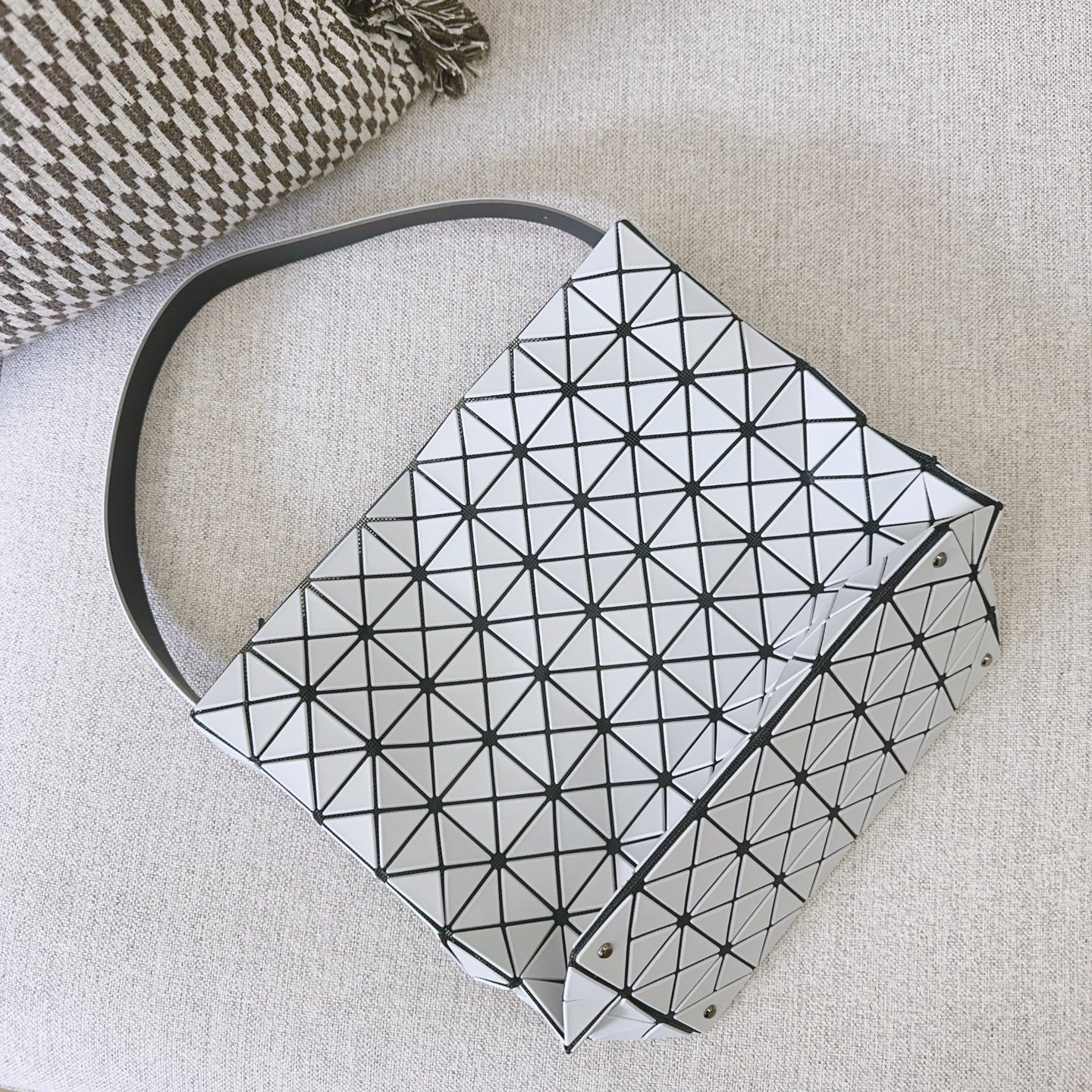 Issey Miyake Limited Edition 7 Valley Ballet Bag, Matte Ice Gray Hobo Handbag 6 i1756626450452 5954 0 4