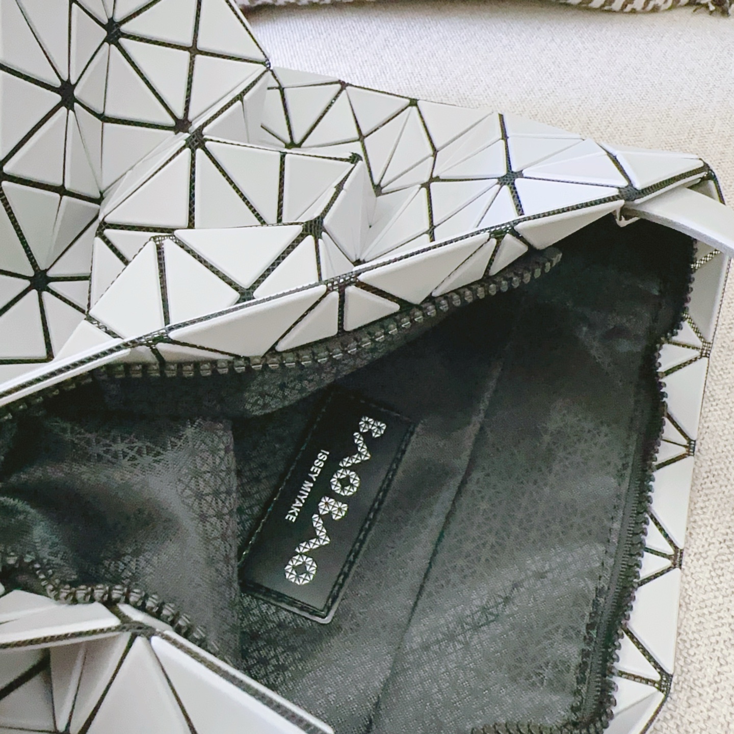 Issey Miyake Limited Edition 7 Valley Ballet Bag, Matte Ice Gray Hobo Handbag 10 i1756626458764 5379 0 8
