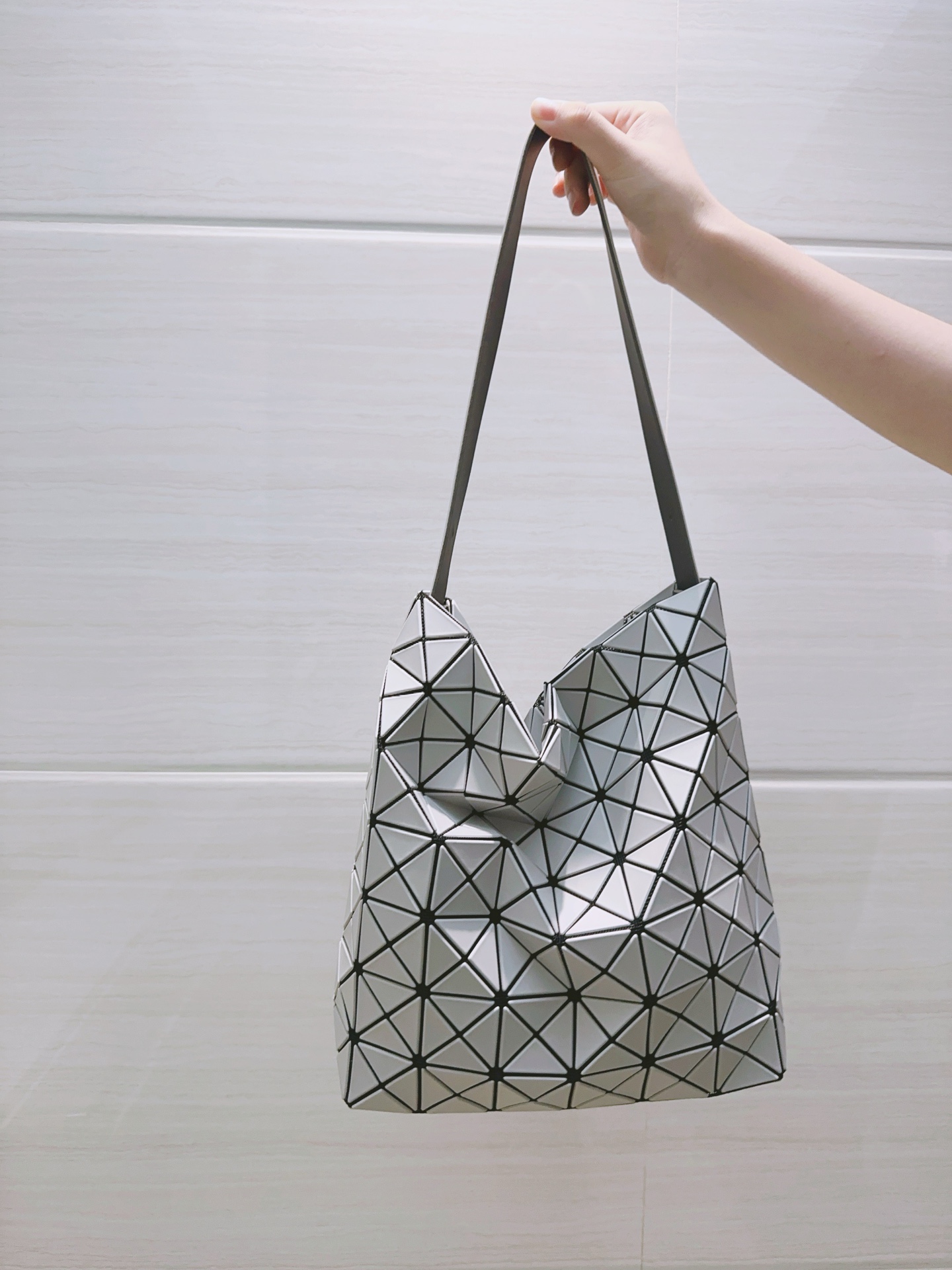 Issey Miyake Limited Edition 7 Valley Ballet Bag, Matte Ice Gray Hobo Handbag 2 i1756626458798 2083 0 0
