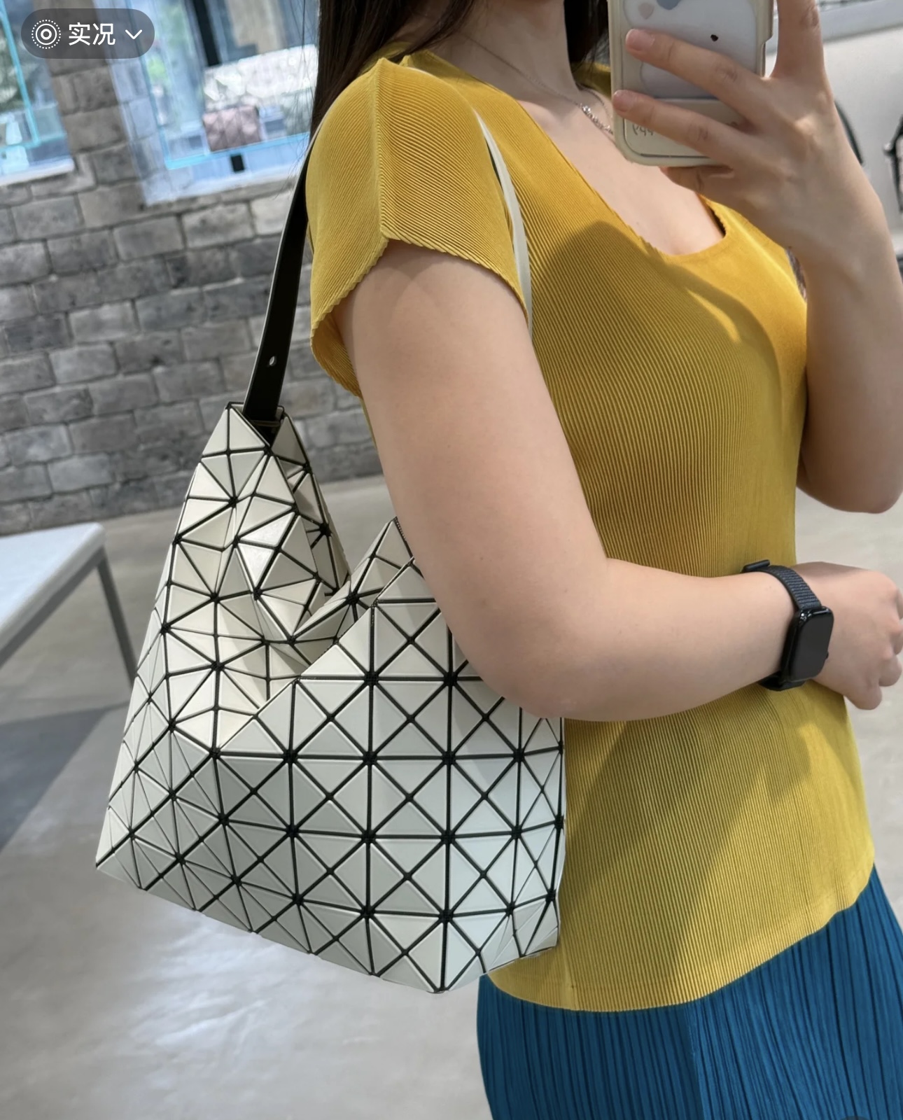 Bao Bao Issey Miyake Large Ballet Bag - Stylish Geometric Design 4 i1756630089461 9588 0 3