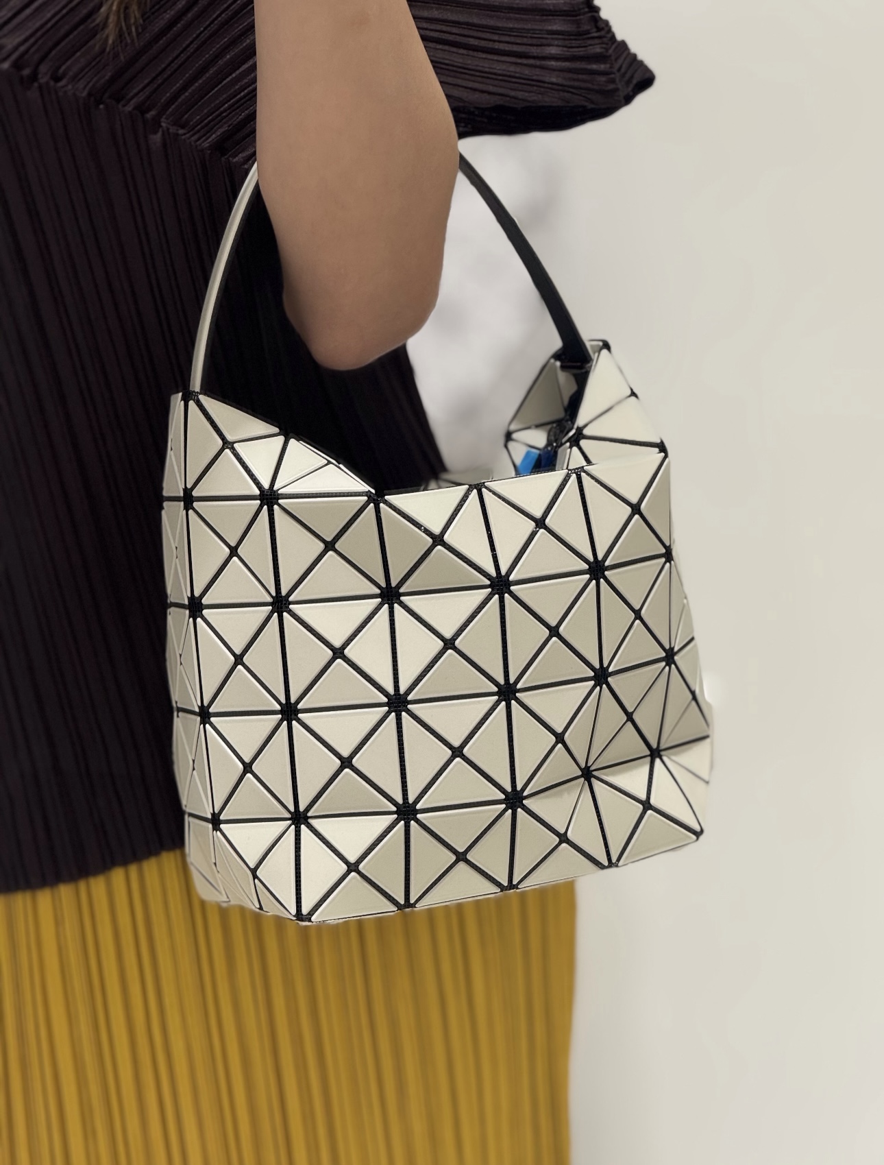 BAO BAO ISSEY MIYAKE BB26 Ballet Bag, Adjustable Shoulder Strap, Tote Handbag 3 i1756630437541 3291 0 2