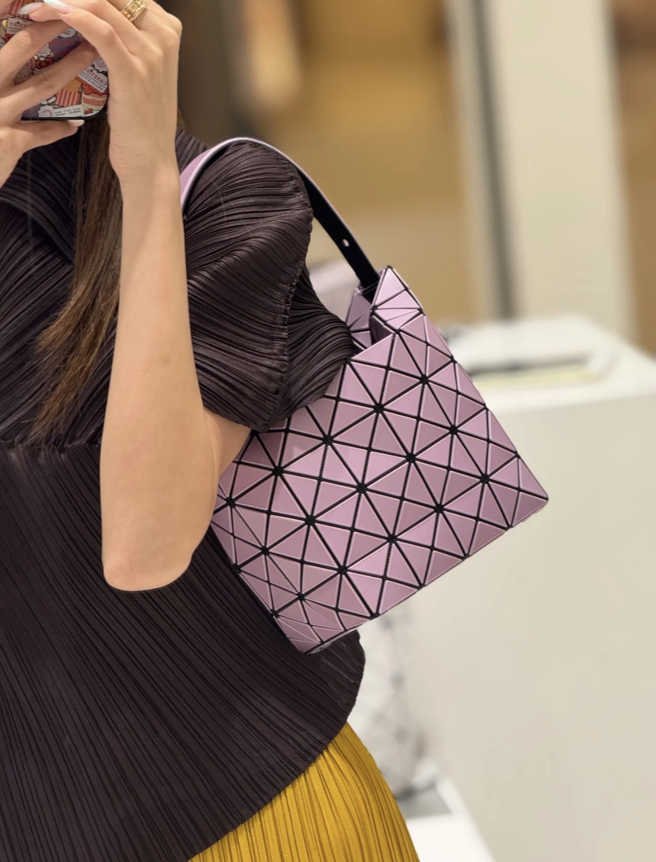 BAO BAO ISSEY MIYAKE BB26 Ballet Bag, Adjustable Shoulder Strap, Tote Handbag 4 i1756630437541 7883 0 1