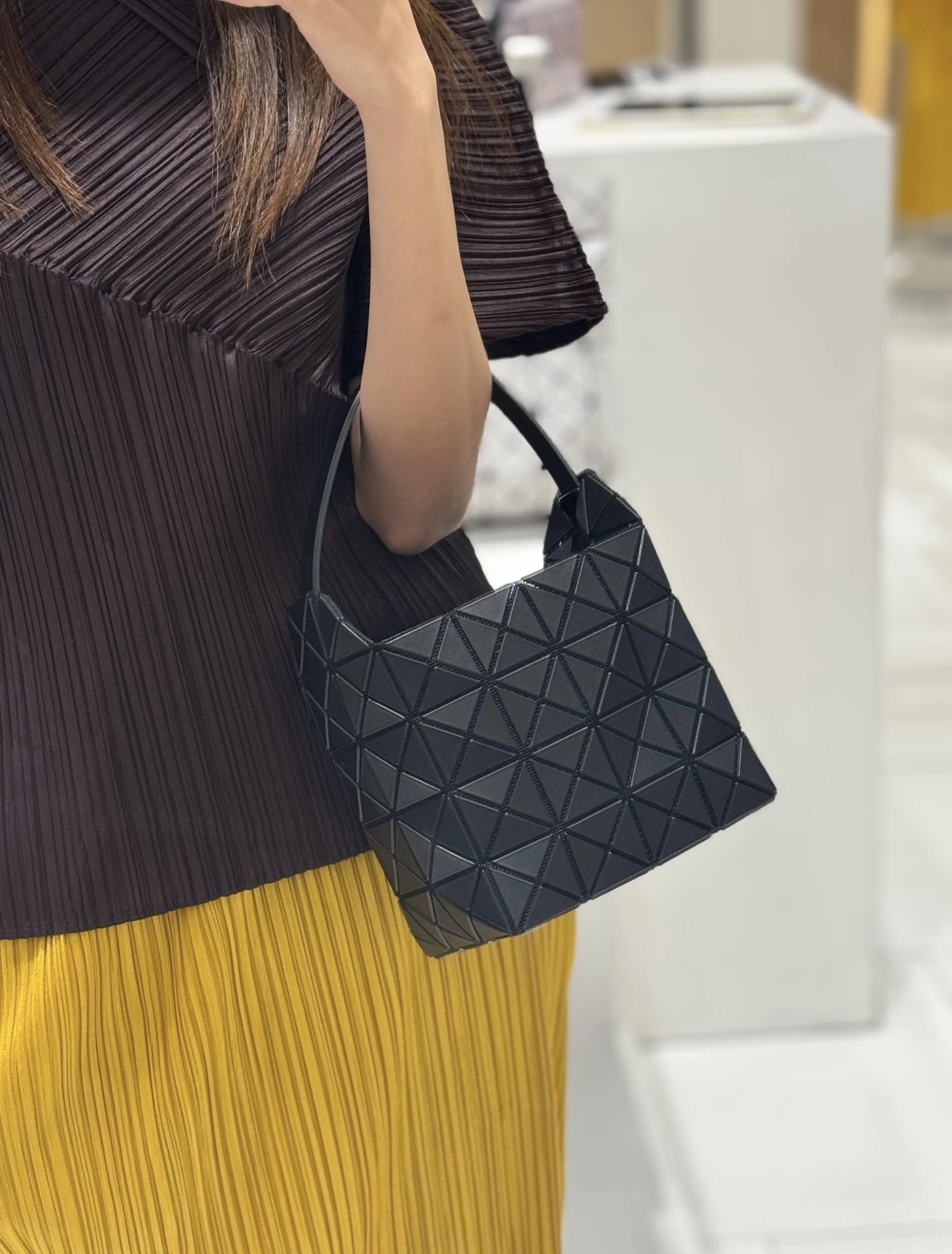 BAO BAO ISSEY MIYAKE BB26 Ballet Bag, Adjustable Shoulder Strap, Tote Handbag 2 i1756630437987 4911 0 5
