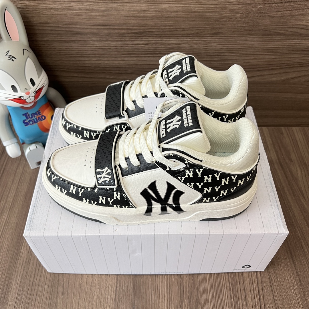 NO:242279,Top version MLB Chunky Liner Basic New York Yankees anti-slip wear-resistant mid-top shoes for men and women. Size 35-45 code: 3ASXLM13N-50BKS Full set of dessert packaging poison card poison buckle cotton socks poison box., casual shoes/sports shoes, sneakers19860909顶级版本MLB Chunky Liner Basic纽约洋基队防滑耐磨中帮板鞋男女同款米黑. 码数35-45码 编码: 3ASXLM13N-50BKS 全套得物包装毒卡 毒扣 棉袜 毒盒.,休闲鞋/运动鞋,sneakers,Women's Shoes