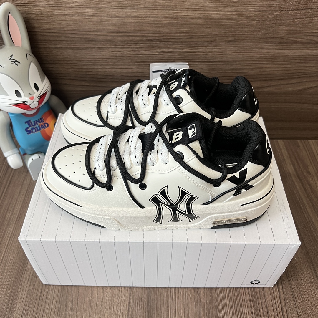 NO:242261,Top version MLB New York Yankees Black and White Panda Star Graffiti Deconstructed Low Top Shoes Men and Women's Same Model Black and White. Number of Sizes 35-45 Code: 3ASXCA12N-50WHS (Team47-MLB Star) Full set of Defogo packaging poison card Poison buckle Cotton socks Poison box., Casual shoes/sports shoes, sneakers19860909顶级版本MLB纽约洋基队黑白熊猫星星涂鸦解构低帮板鞋男女同款黑白. 码数35-45码 编码: 3ASXCA12N-50WHS(Team47-MLB星星) 全套得物包装毒卡 毒扣 棉袜 毒盒.,休闲鞋/运动鞋,sneakers,Women's Shoes