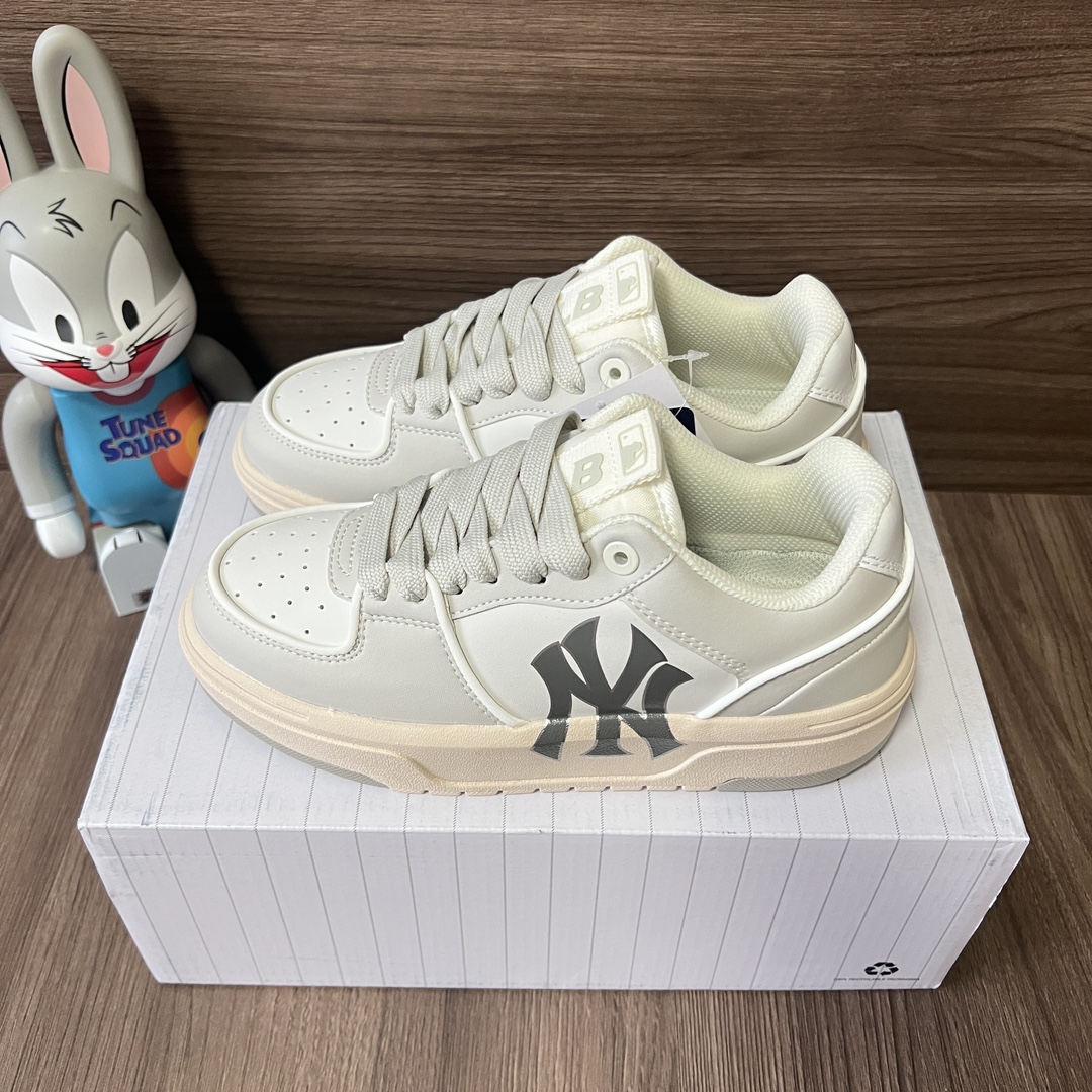 NO:242294,Top version MLB Chunky Liner Basic New York Yankees low-top shoes men and women with creamy white. Size 35-45 Code: 3ASXCLB3N-50CRS Full set of degus packaging poison card poison buckle cotton socks poison box., casual shoes/sports shoes, christian louboutin, sneakers19860909顶级版本MLB Chunky Liner Basic纽约洋基队低帮板鞋男女同款乳白色. 码数35-45码 编码: 3ASXCLB3N-50CRS 全套得物包装毒卡 毒扣 棉袜 毒盒.,休闲鞋/运动鞋,christian louboutin,sneakers,Women's Shoes