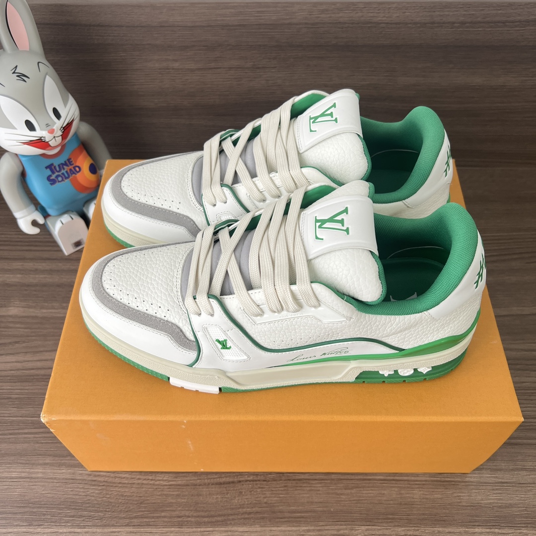 NO:241064,The top version of Louis Vuitton Trainer round-toe tied beige low-top shoes. The original ZP development has been polished and restored from leather to accessories. The texture is restored. The imported cowhide of fabric is made of private molded and TPU combination!  Packaging: Complete set of accessories, complete aircraft box reinforcement packaging!  Size: Women's size 35-40 (40 custom-made, no return or exchange) Men's size 38-46 (38.46 custom-made, no return or exchange), casual shoes/sports shoes, louis vuitton, sneakers, cowhide19860909顶级版本Louis Vuitton Trainer圆头系带米色低帮板鞋. 原版ZP开发从皮料到配饰都历经长时间打磨还原zp 质感. 面料进口牛皮 私模大底TPU组合成型！ 包装:全套配件齐全飞机盒加固包装！ 码数: 女码35-40码(40定做不退换)  男码38-46码(38.46定做不退换),休闲鞋/运动鞋,louis vuitton,sneakers,cowhide,Women's Shoes