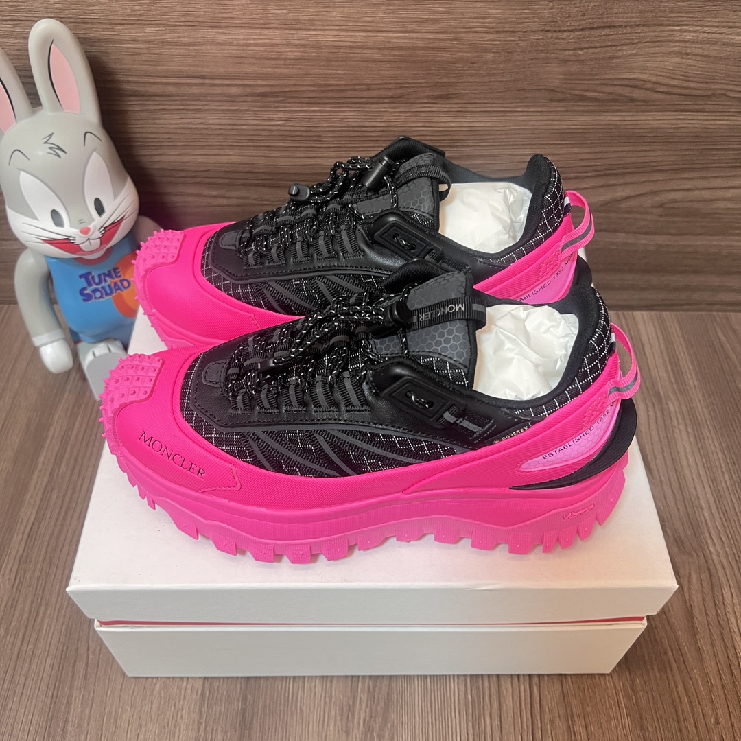 NO:242369,Top version of Moncler Trailgrip mesh lace-up round-toe low-top sports and casual shoes black powder. Size 36-46 code: 4M00060M2058 Full set of decisive cards, poison buckles, poison tags, cotton socks, poison box., casual shoes/sports shoes, christian louboutin, Moncler, sneakers19860909顶级版本Moncler盟可睐Trailgrip网布系带圆头低帮运动休闲鞋黑粉. 码数36-46码 编码: 4M00060M2058 全套得物包装毒卡 毒扣 毒吊牌 棉袜 毒盒.,休闲鞋/运动鞋,christian louboutin,Moncler,sneakers,Women's Shoes