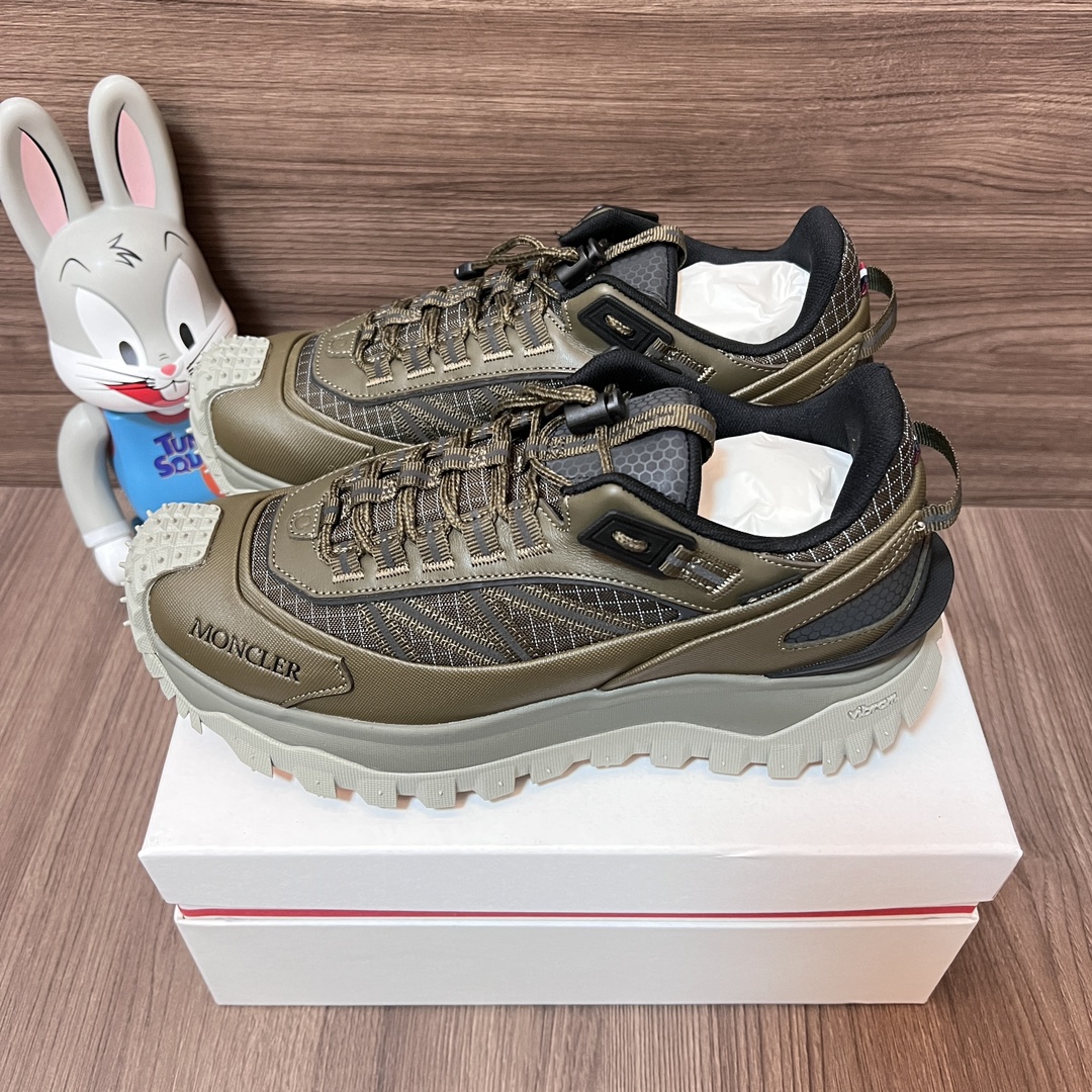 NO:242377,Top version of Moncler Trailgrip mesh lace-up round-toe low-top sports and casual shoes. Size 36-46 code: 23A4M00010M full set of decoction packaging poison card poison buckle poison tag cotton socks poison box., casual shoes/sports shoes, christian louboutin, Moncler, sneakers19860909顶级版本Moncler盟可睐Trailgrip网布系带圆头低帮运动休闲鞋军绿色. 码数36-46码 编码: 23A4M00010M  全套得物包装毒卡 毒扣 毒吊牌 棉袜 毒盒.,休闲鞋/运动鞋,christian louboutin,Moncler,sneakers,Women's Shoes