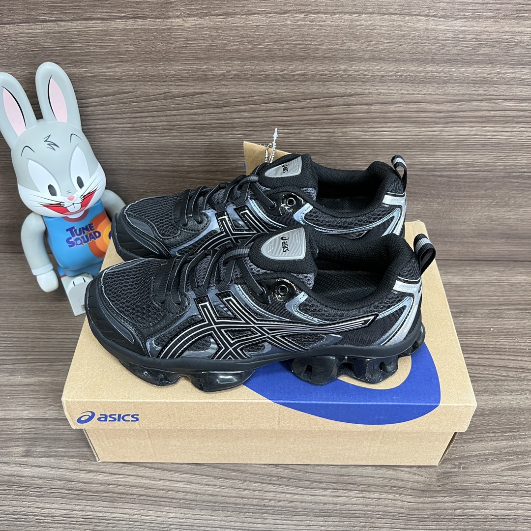 NO:242238,Asics GEL-Quantum Kinetic Comfortable and fashionable Fabric synthetic leather wear-resistant Low top Casual running shoes Black and white gray Item number: 1203A-023 Packaging: A complete set of Dewu accessories poison box with a pair of pure cotton socks. Size: 36 36.5 37.5 38 38.5 39 40 40.5 41 42 42.5 43 44 44.5 45 sizes!  (Forward size shot), casual shoes/sports shoes, sneakers, socks19860909Asics GEL-Quantum Kinetic 舒适时尚 织物合成革耐磨 低帮 休闲跑步鞋 黑白灰 货号: 1203A-023 包装:全套得物配件毒盒配纯棉袜子一副. 码数:36 36.5 37.5 38 38.5 39 40 40.5 41 42 42.5 43 44 44.5 45码！(正码拍),休闲鞋/运动鞋,sneakers,socks,Women's Shoes