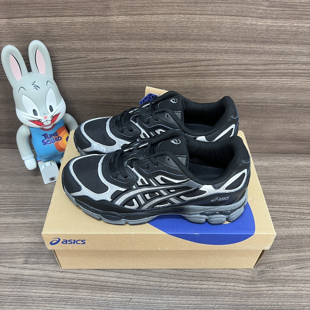 NO:242275,Needles x Asics GEL-NYC Leather Cool Shoes, Anti-slip and Wear-resistant Low-top Lifestyle casual shoes Black and silver Article number: 1203A280-002 Packaging: A complete set of Dewu accessories poison boxes with pure cotton socks. Size: 36 36.5 37.5 38 38.5 39 40 40.5 41 42 42.5 43 44 44.5 45 sizes!  (Forward size shot), casual shoes/sports shoes, sneakers, socks19860909Needles x Asics GEL-NYC 皮革 炫酷 减震防滑耐磨 低帮 生活休闲鞋 黑银 货号: 1203A280-002 包装:全套得物配件毒盒配纯棉袜子一副. 码数:36 36.5 37.5 38 38.5 39 40 40.5 41 42 42.5 43 44 44.5 45码！(正码拍),休闲鞋/运动鞋,sneakers,socks,Women's Shoes