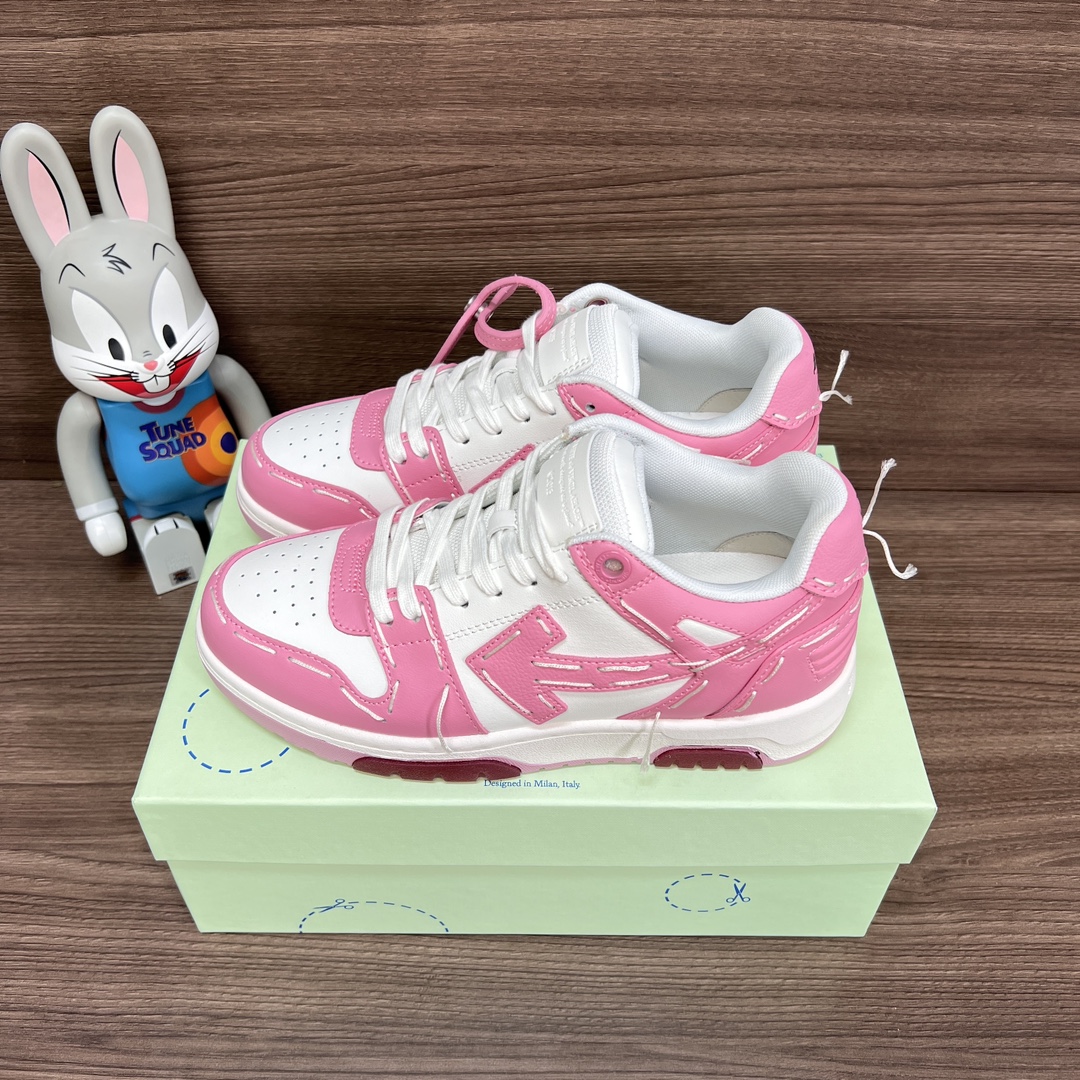 NO:240956,Top version TFBOYS x OFF-WHITE round-toe lace-up low-top shoes couple white powder. American designer Virgil Abloh, with the popular culture of the younger generation, created a luxury street fashion brand Off-White. Walking between street culture and high-end fashion, interpreting youth culture with contemporary elements. This style is representative. Fabric cowhide and seam, with outsole rubber combination crystal transparent fit. Size 36-47!  (positive size), casual shoes/sports shoes, off white, tom ford, sneakers, cowhide19860909顶级版本TFBOYS x OFF-WHITE 圆头系带低帮板鞋情侣款白粉. 美国设计师Virgil Abloh 以年轻世代的流行文化为号召,-手创立奢华街 头潮牌 Off-White.行走于街头文化与高端时尚之间,以当代元素诠释青年文化此款具有代表性. 面料牛皮拼接缝制 大底橡胶组合水晶透明贴合. 码数36-47码！(正码),休闲鞋/运动鞋,off white,tom ford,sneakers,cowhide,Women's Shoes