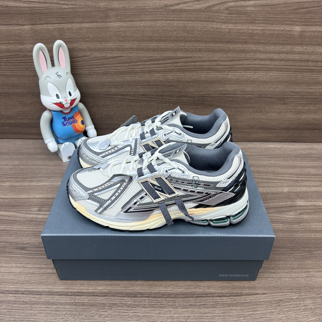 NO:253088,Top version New Balance 1906A lace-up round head wear-resistant low-top running shoes for men and women in the same style. Article number: M1906AD Packaging: Full set of Dewu accessories reinforced Dewu box packaging!  Number of codes: 36-45 positive codes!  , casual shoes/sports shoes, sneakers19860909顶级版本New Balance 1906A 系带圆头耐磨 低帮跑步鞋男女同款灰色. 货号: M1906AD 包装:全套得物配件加固得物盒包装！ 码数:36-45正码！,休闲鞋/运动鞋,sneakers,Women's Shoes