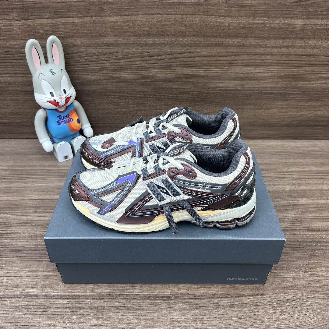 NO:253092,Top version New Balance 1906A lace-up round head wear-resistant low-top running shoes for men and women. Article number: M1906AD Packaging: Full set of Dewu accessories reinforced Dewu box packaging!  码数:36-45正码！  , casual shoes/sports shoes, sneakers19860909顶级版本New Balance 1906A 系带圆头耐磨 低帮跑步鞋男女同款酒红色. 货号: M1906AD 包装:全套得物配件加固得物盒包装！ 码数:36-45正码！,休闲鞋/运动鞋,sneakers,Women's Shoes