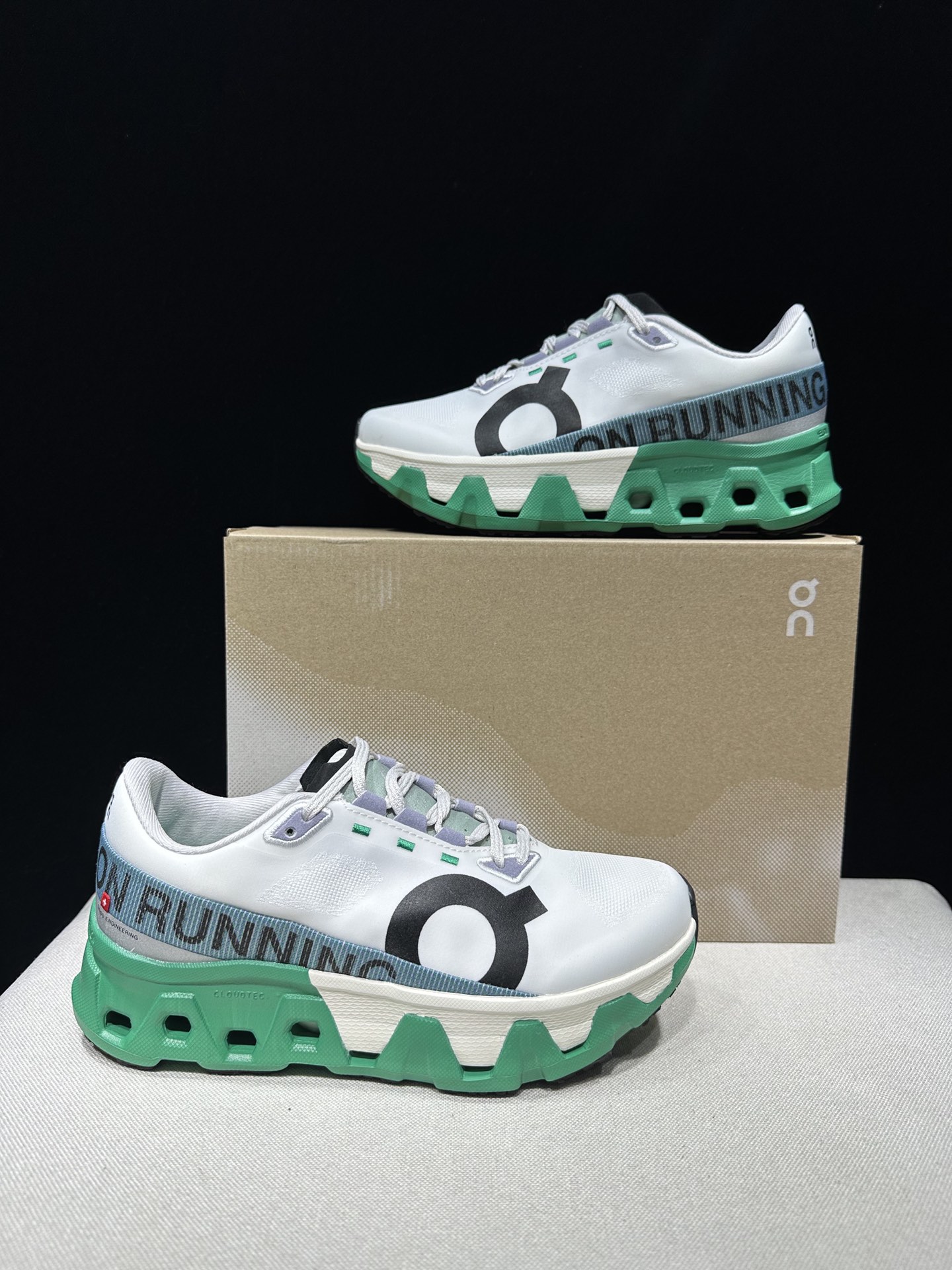 NO:723380,The top version of On is The Cloudmonster Hyper fabric, comfortable and versatile, shock-absorbing, breathable and lightweight, low-cut lifestyle shoes. Mint green. This series of works created by Swiss high-performance sports brand on. The upper is made of recycled polyester fiber and mesh cloth, with an exclusive hollow rubber sole, and the On signature LoGo on the side is decorated with full-coverage seam details. Packaging: A full set of accessories and reinforced gift box packaging!  Size: 36-45 (full size), casual shoes/sports shoes, sneakers19860909顶级版本On昂跑 The Cloudmonster Hyper 织物 舒适百搭 减震透气轻便 低帮 生活休闲鞋.薄荷绿 瑞士高性能运动品牌on打造的此系列作品,鞋面由再生聚酯纤维和网眼布制成,采用独家镂空橡胶鞋底,侧面On标志性LoGo饰有全覆盖贴缝细节. 包装:全套得物配件加固得物箱包装！ 码数:36-45码(正码),休闲鞋/运动鞋,sneakers,Women's Shoes