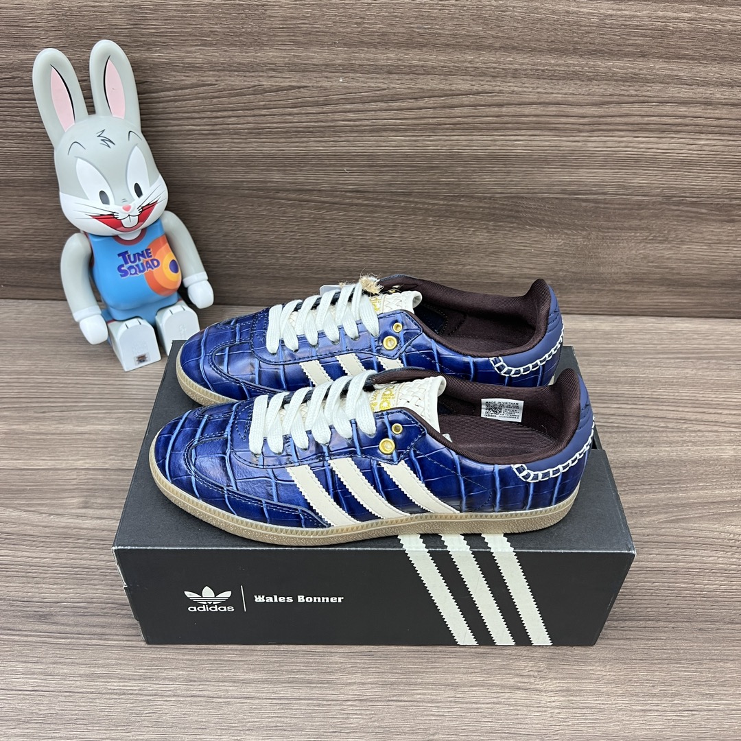 NO:253125,Top version WALES BONNER x adidas originals Samba 'Wonder White Night Brown' Comfortable and versatile, non-slip and wear-resistant, low-top shoes, same style for men and women. Item number: JH9823 Packaging: Full set of Dewu accessories, poison box with pure cotton socks. Size: 36 36.5 37.5 38 38.5 39 40 40.5 41 42 42.5 43 44 44.5 45 sizes!  (Forward size shot), casual shoes/sports shoes, adidas, manolo blahnik, sneakers, socks19860909顶级版本WALES BONNER x adidas originals Samba 'Wonder White Night Brown' 舒适百搭 防滑耐磨 低帮 板鞋 男女同款 货号: JH9823 包装:全套得物配件毒盒配纯棉袜子一副. 码数:36 36.5 37.5 38 38.5 39 40 40.5 41 42 42.5 43 44 44.5 45码！(正码拍),休闲鞋/运动鞋,adidas,manolo blahnik,sneakers,socks,Women's Shoes