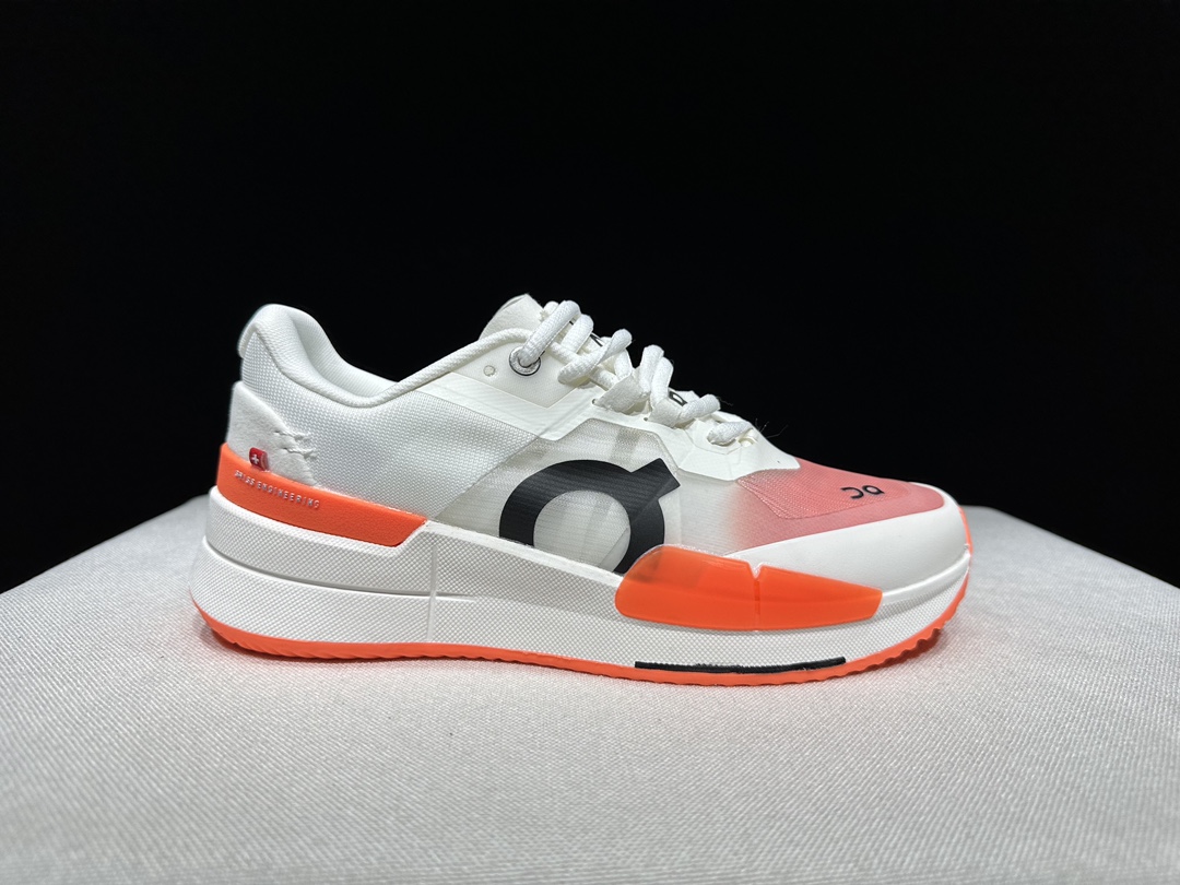 NO:239517,The top version of On The Roger fabric, comfortable and versatile, shock-absorbing, breathable and lightweight, low-top, casual shoes. White orange. This series of works created by Swiss high-performance sports brand On is made of recycled polyester fiber and mesh fabric. It uses an exclusive hollow rubber sole. On the side, the signature LoGo is decorated with full coverage of seam details. Packaging: Full set of Dewu accessories reinforced Dewu box packaging!  Size: 36-47 (positive size), casual shoes/sports shoes, roger vivier, sneakers19860909顶级版本On昂跑 The Roger 织物 舒适百搭 减震透气轻便 低帮 生活休闲鞋.白橙 瑞士高性能运动品牌on打造的此系列作品,鞋面由再生聚酯纤维和网眼布制成,采用独家镂空橡胶鞋底,侧面On标志性LoGo饰有全覆盖贴缝细节. 包装:全套得物配件加固得物箱包装！ 码数:36-47码(正码),休闲鞋/运动鞋,roger vivier,sneakers,Women's Shoes