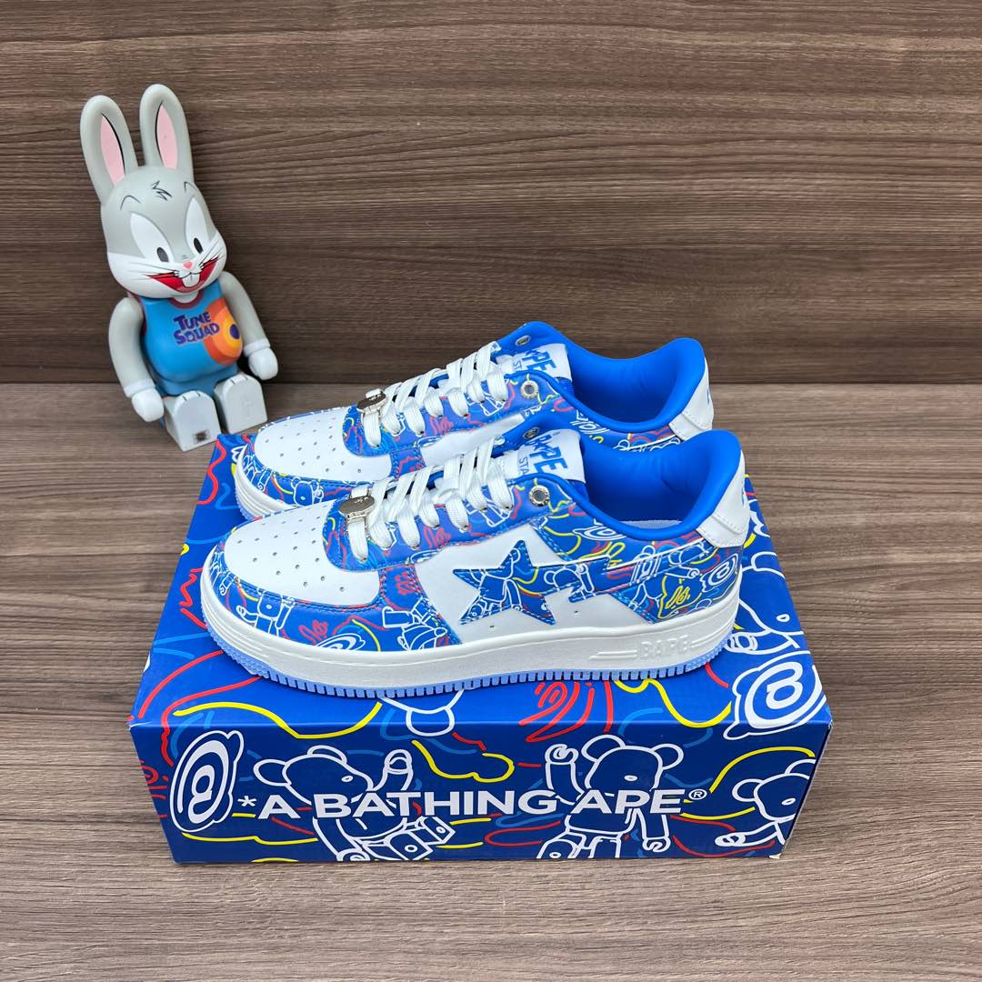 NO:242147,Top version of Ape Mantou A BATHING APE STA Classic trend, fashionable board shoes, same style for men and women. Bape As a famous trend brand, BAPE STA also has a strong trend and is loved by many trendy people and celebrities. It has had a certain impact on street trend culture. It is not only a sneaker, but also a symbol of trend culture. Packaging a full set of Dewu accessories reinforced Dewu box packaging!  Number of sizes: 36 36.5 37.5 38 38.5 40 40.5 41 42 42.5 43 44 44.5 45 46 (positive size), casual shoes/sports shoes, sneakers19860909顶级版本猿人头A BATHING APE STA 经典潮流 时尚板鞋 男女同款 Bape 作为著名的潮流品牌,BAPE STA 也带有浓厚的潮流感,受到许多潮流人士和明星的喜爱.对街头潮流文化产生了一定的影响.它不仅是一款运动鞋,更是潮流文化的一种象征. 包装全套得物配件加固得物盒包装！ 码数:36 36.5 37.5 38 38.5 40 40.5 41 42 42.5 43 44 44.5 45 46(正码),休闲鞋/运动鞋,sneakers,Women's Shoes