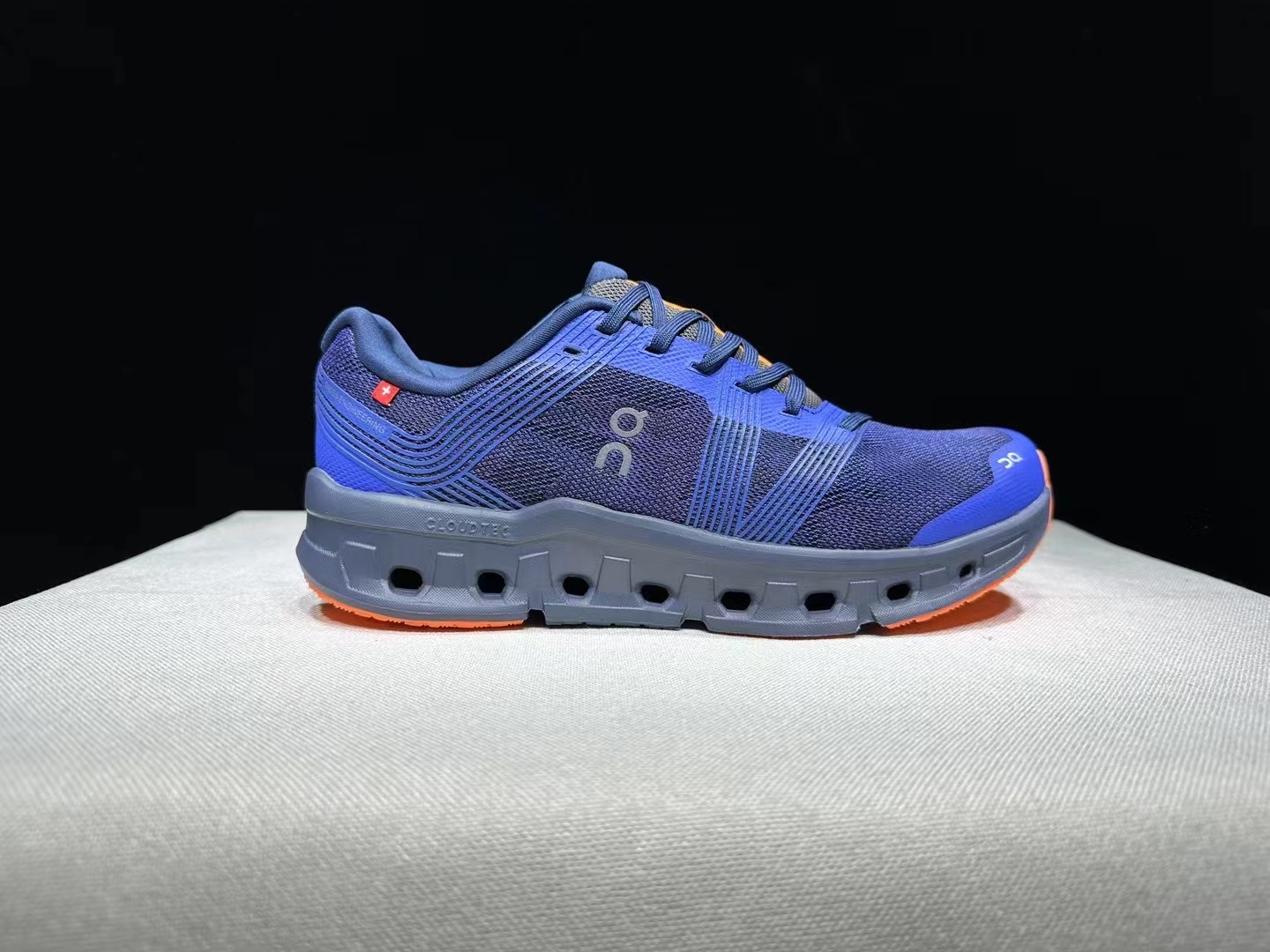 NO:241053,Top version of OnPaul Cloudgo fabric, comfortable and versatile, shock-absorbing, breathable and lightweight, low-top, lifestyle casual shoes. This series of works created by Swiss high-performance sports brand On has the upper made of recycled polyester fiber and mesh fabric, with exclusive hollow rubber sole, and the side On iconic LoGo is decorated with full coverage of seam details. Packaging: Full set of Dewu accessories reinforced Dewu box packaging!  Size: 40-45 (positive size), casual shoes/sports shoes, christian louboutin, Dolce & Gabbana, sneakers19860909顶级版本On昂跑 Cloudgo 织物 舒适百搭 减震透气轻便 低帮 生活休闲鞋. 瑞士高性能运动品牌on打造的此系列作品,鞋面由再生聚酯纤维和网眼布制成,采用独家镂空橡胶鞋底,侧面On标志性LoGo饰有全覆盖贴缝细节. 包装:全套得物配件加固得物箱包装！ 码数:40-45码(正码),休闲鞋/运动鞋,christian louboutin,Dolce&Gabbana,sneakers,Women's Shoes