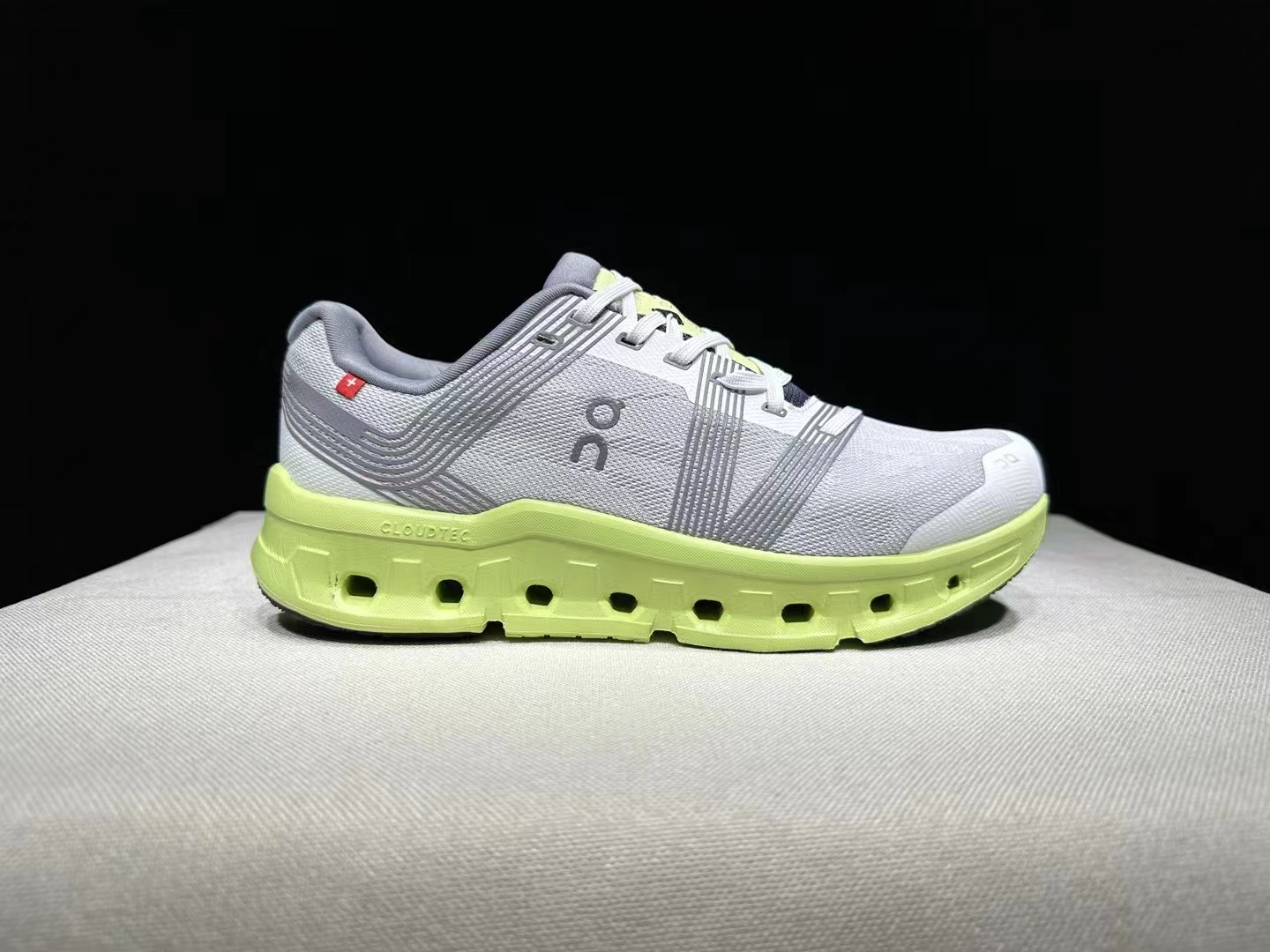 NO:241056,Top version of OnPaul Cloudgo fabric, comfortable and versatile, shock-absorbing, breathable and lightweight, low-top, lifestyle casual shoes. This series of works created by Swiss high-performance sports brand On has the upper made of recycled polyester fiber and mesh fabric, with exclusive hollow rubber sole, and the side On iconic LoGo is decorated with full coverage of seam details. Packaging: Full set of Dewu accessories reinforced Dewu box packaging!  Size: 36-45 (positive size), casual shoes/sports shoes, christian louboutin, Dolce & Gabbana, sneakers19860909顶级版本On昂跑 Cloudgo 织物 舒适百搭 减震透气轻便 低帮 生活休闲鞋. 瑞士高性能运动品牌on打造的此系列作品,鞋面由再生聚酯纤维和网眼布制成,采用独家镂空橡胶鞋底,侧面On标志性LoGo饰有全覆盖贴缝细节. 包装:全套得物配件加固得物箱包装！ 码数:36-45码(正码),休闲鞋/运动鞋,christian louboutin,Dolce&Gabbana,sneakers,Women's Shoes