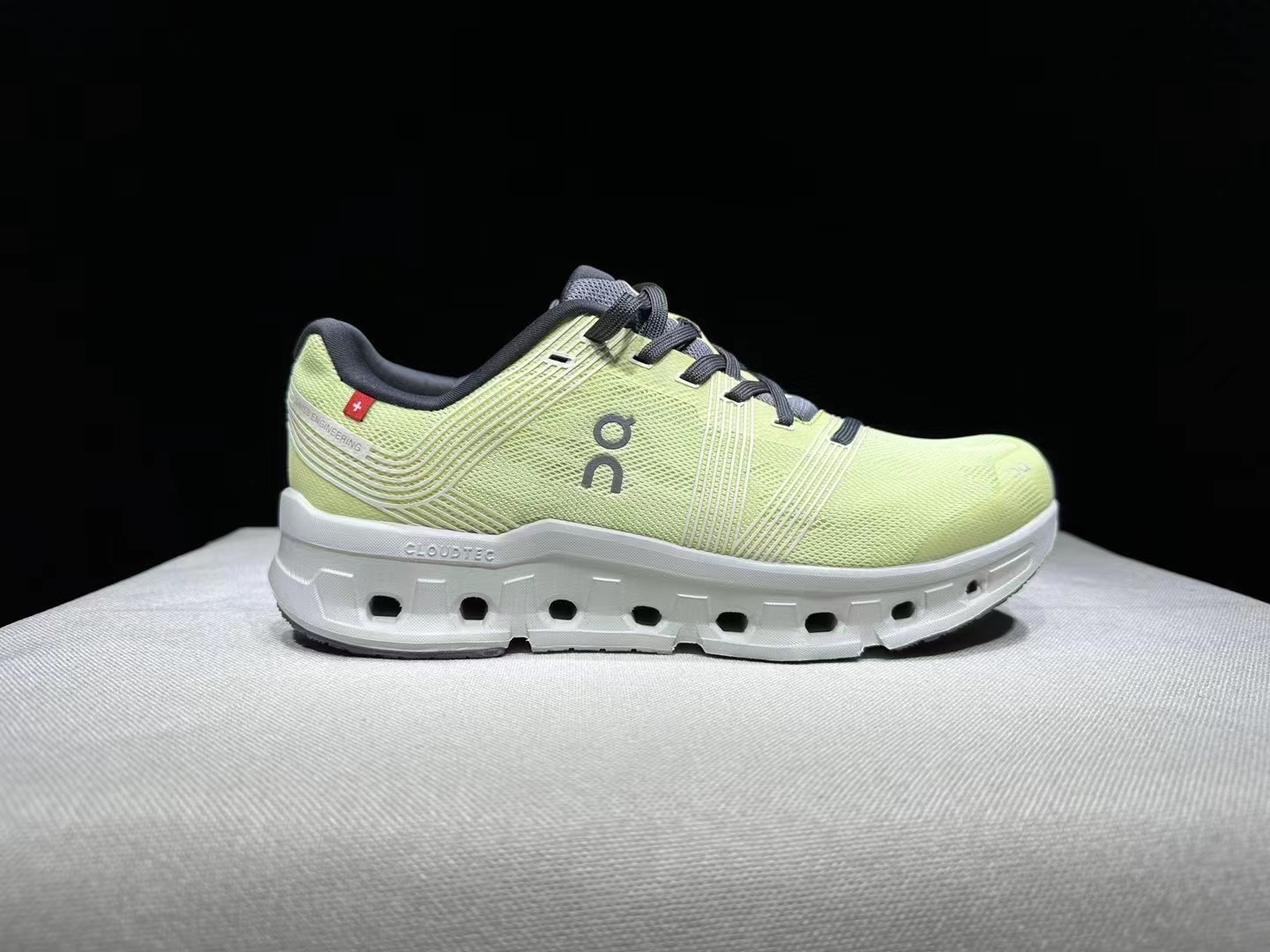 NO:241059,Top version of OnPaul Cloudgo fabric, comfortable and versatile, shock-absorbing, breathable and lightweight, low-top, lifestyle casual shoes. This series of works created by Swiss high-performance sports brand On has the upper made of recycled polyester fiber and mesh fabric, with exclusive hollow rubber sole, and the side On iconic LoGo is decorated with full coverage of seam details. Packaging: Full set of Dewu accessories reinforced Dewu box packaging!  Size: 36-41 size (positive size), casual shoes/sports shoes, christian louboutin, Dolce & Gabbana, sneakers19860909顶级版本On昂跑 Cloudgo 织物 舒适百搭 减震透气轻便 低帮 生活休闲鞋. 瑞士高性能运动品牌on打造的此系列作品,鞋面由再生聚酯纤维和网眼布制成,采用独家镂空橡胶鞋底,侧面On标志性LoGo饰有全覆盖贴缝细节. 包装:全套得物配件加固得物箱包装！ 码数:36-41码(正码),休闲鞋/运动鞋,christian louboutin,Dolce&Gabbana,sneakers,Women's Shoes