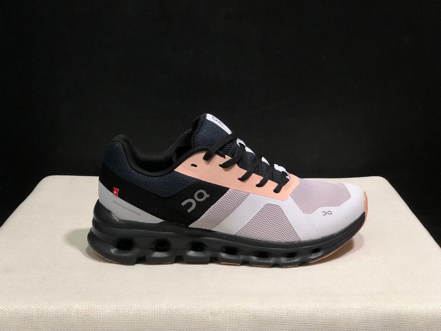 NO:240982,Top version of On-On Cloud runner fabric Comfortable and versatile, shock-absorbing and breathable, low-top, casual and casual shoes. This series of works created by Swiss high-performance sports brand On has the upper made of recycled polyester fiber and mesh fabric, with exclusive hollow rubber sole, and the side On iconic LoGo is decorated with full coverage of seam details. Packaging: Full set of Dewu accessories reinforced Dewu box packaging!  Size: 36-41 size (positive size), casual shoes/sports shoes, christian louboutin, sneakers19860909顶级版本On昂跑 Cloud runner 织物 舒适百搭 减震透气轻便 低帮 生活休闲鞋. 瑞士高性能运动品牌on打造的此系列作品,鞋面由再生聚酯纤维和网眼布制成,采用独家镂空橡胶鞋底,侧面On标志性LoGo饰有全覆盖贴缝细节. 包装:全套得物配件加固得物箱包装！ 码数:36-41码(正码),休闲鞋/运动鞋,christian louboutin,sneakers,Women's Shoes