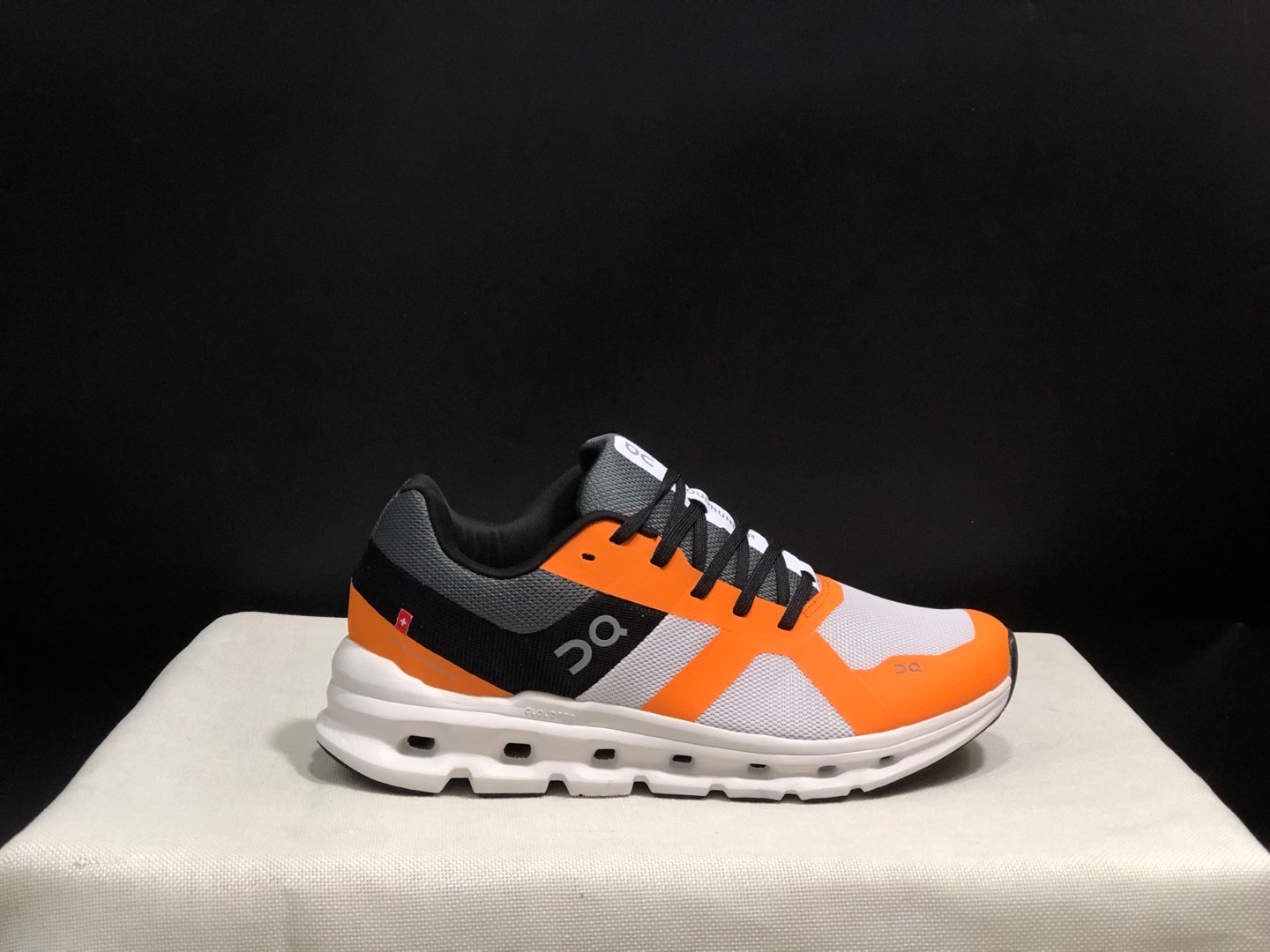 NO:240986,Top version of On-On Cloud runner fabric Comfortable and versatile, shock-absorbing and breathable, low-top, casual and casual shoes. This series of works created by Swiss high-performance sports brand On has the upper made of recycled polyester fiber and mesh fabric, with exclusive hollow rubber sole, and the side On iconic LoGo is decorated with full coverage of seam details. Packaging: Full set of Dewu accessories reinforced Dewu box packaging!  Size: 40-45 size (positive size), casual shoes/sports shoes, christian louboutin, sneakers19860909顶级版本On昂跑 Cloud runner 织物 舒适百搭 减震透气轻便 低帮 生活休闲鞋. 瑞士高性能运动品牌on打造的此系列作品,鞋面由再生聚酯纤维和网眼布制成,采用独家镂空橡胶鞋底,侧面On标志性LoGo饰有全覆盖贴缝细节. 包装:全套得物配件加固得物箱包装！ 码数:40-45码(正码),休闲鞋/运动鞋,christian louboutin,sneakers,Women's Shoes