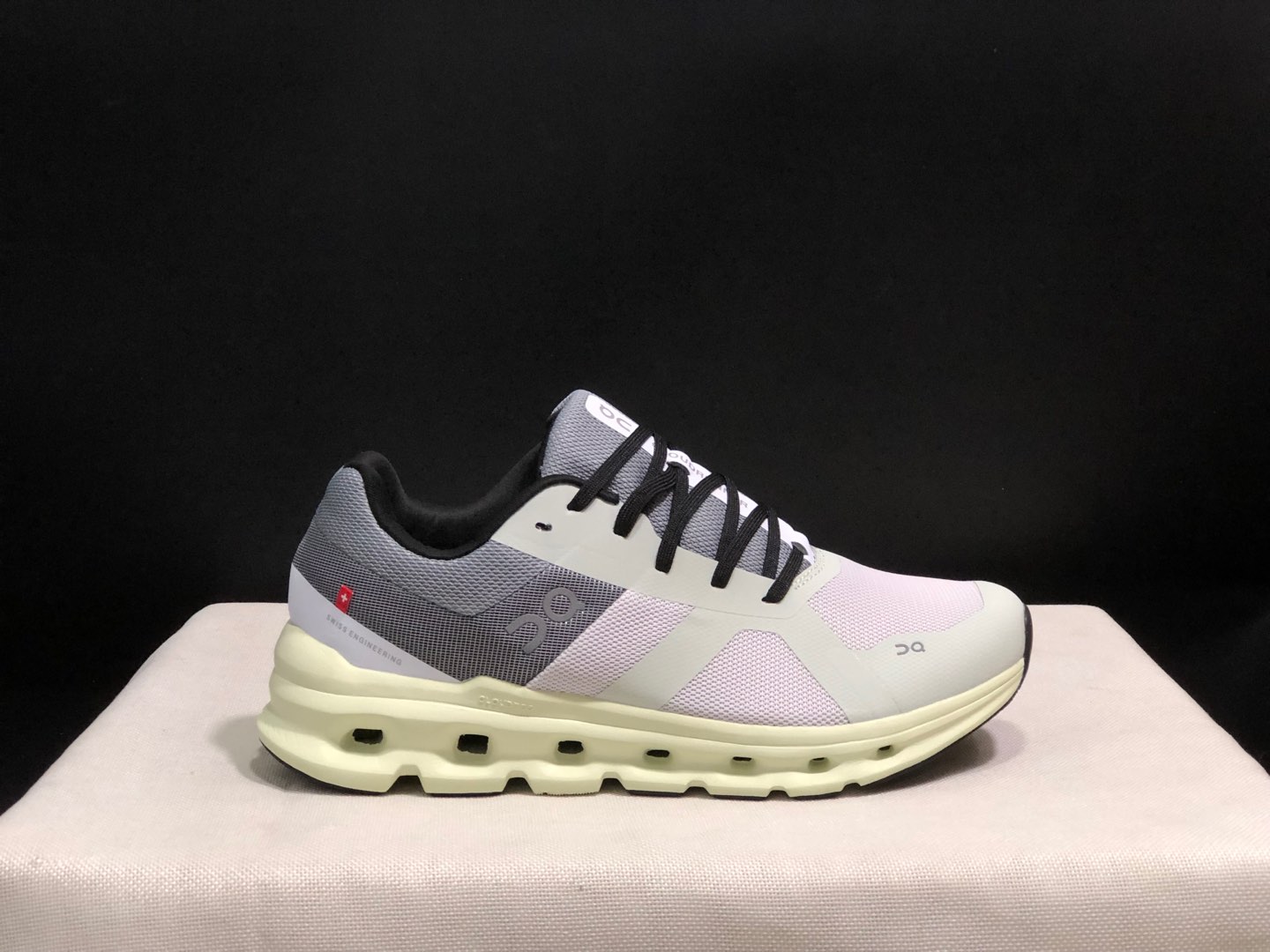 NO:240996,Top version of On-On Cloud runner fabric Comfortable and versatile, shock-absorbing and breathable, low-top, casual and casual shoes. This series of works created by Swiss high-performance sports brand On has the upper made of recycled polyester fiber and mesh fabric, with exclusive hollow rubber sole, and the side On iconic LoGo is decorated with full coverage of seam details. Packaging: Full set of Dewu accessories reinforced Dewu box packaging!  Size: 36-45 (positive size), casual shoes/sports shoes, christian louboutin, sneakers19860909顶级版本On昂跑 Cloud runner 织物 舒适百搭 减震透气轻便 低帮 生活休闲鞋. 瑞士高性能运动品牌on打造的此系列作品,鞋面由再生聚酯纤维和网眼布制成,采用独家镂空橡胶鞋底,侧面On标志性LoGo饰有全覆盖贴缝细节. 包装:全套得物配件加固得物箱包装！ 码数:36-45码(正码),休闲鞋/运动鞋,christian louboutin,sneakers,Women's Shoes