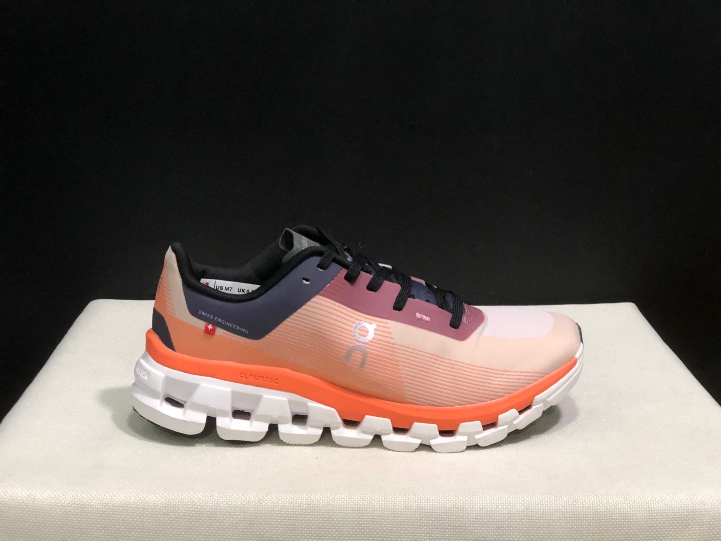 NO:240983,Top version of OnPaul Cloudflow 4 fabric Comfortable and versatile, shock-absorbing, breathable and lightweight, low-top, lifestyle casual shoes. This series of works created by Swiss high-performance sports brand On has the upper made of recycled polyester fiber and mesh fabric, with exclusive hollow rubber sole, and the side On the iconic LoGo is decorated with full coverage of seam details. Packaging: Full set of Dewu accessories reinforced Dewu box packaging!  Size: 36-45 (positive size), casual shoes/sports shoes, christian louboutin, sneakers19860909顶级版本On昂跑 Cloudflow 4 织物 舒适百搭 减震透气轻便 低帮 生活休闲鞋. 瑞士高性能运动品牌on打造的此系列作品,鞋面由再生聚酯纤维和网眼布制成,采用独家镂空橡胶鞋底,侧面On标志性LoGo饰有全覆盖贴缝细节. 包装:全套得物配件加固得物箱包装！ 码数:36-45码(正码),休闲鞋/运动鞋,christian louboutin,sneakers,Women's Shoes