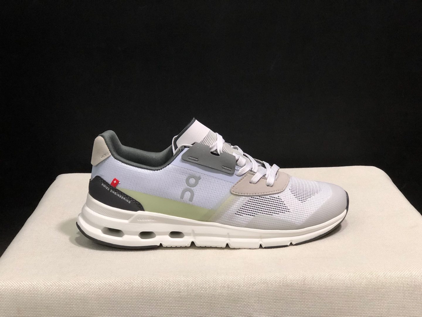 NO:240991,Top version of OnPaul Cloudrift fabric, comfortable and versatile, shock-absorbing, breathable and lightweight, low-top, lifestyle casual shoes. This series of works created by Swiss high-performance sports brand On has the upper made of recycled polyester fiber and mesh fabric, with exclusive hollow rubber sole, and the side On iconic LoGo is decorated with full coverage of seam details. Packaging: Full set of Dewu accessories reinforced Dewu box packaging!  Size: 36-45 (positive size), casual shoes/sports shoes, christian louboutin, sneakers19860909顶级版本On昂跑 Cloudrift 织物 舒适百搭 减震透气轻便 低帮 生活休闲鞋. 瑞士高性能运动品牌on打造的此系列作品,鞋面由再生聚酯纤维和网眼布制成,采用独家镂空橡胶鞋底,侧面On标志性LoGo饰有全覆盖贴缝细节. 包装:全套得物配件加固得物箱包装！ 码数:36-45码(正码),休闲鞋/运动鞋,christian louboutin,sneakers,Women's Shoes