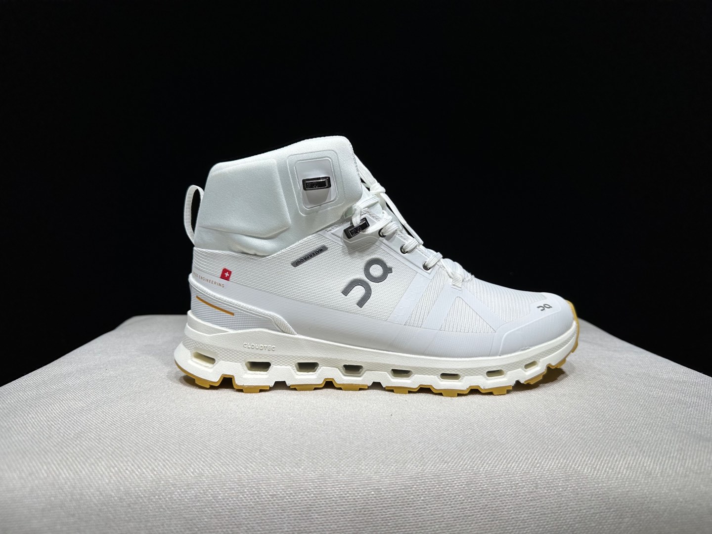 NO:240993,Top version of On-Paul Cloudrock 2 waterproof outdoor hiking shoes!  This series of works created by Swiss high-performance sports brand On has the upper made of recycled polyester fiber and mesh fabric, with exclusive hollow rubber sole, and the side On the iconic LoGo is decorated with full coverage of seam details. Packaging: Full set of Dewu accessories reinforced Dewu box packaging!  Size: 40-45 size (positive size), casual shoes/sports shoes, christian louboutin, sneakers19860909顶级版本On昂跑 Cloudrock 2 waterproof 防水户外徒步鞋！ 瑞士高性能运动品牌on打造的此系列作品,鞋面由再生聚酯纤维和网眼布制成,采用独家镂空橡胶鞋底,侧面On标志性LoGo饰有全覆盖贴缝细节. 包装:全套得物配件加固得物箱包装！ 码数:40-45码(正码),休闲鞋/运动鞋,christian louboutin,sneakers,Women's Shoes