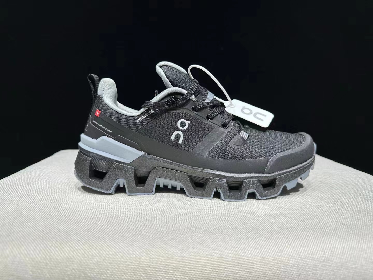 NO:240974,Top version of OnPaul Cloudwander waterproof outdoor hiking shoes!  This series of works created by Swiss high-performance sports brand On has the upper made of recycled polyester fiber and mesh fabric, with exclusive hollow rubber sole, and the side On the iconic LoGo is decorated with full coverage of seam details. Packaging: Full set of Dewu accessories reinforced Dewu box packaging!  Size: 36-45 (positive size), casual shoes/sports shoes, christian louboutin, sneakers19860909顶级版本On昂跑 Cloudwander waterproof 防水户外徒步鞋！ 瑞士高性能运动品牌on打造的此系列作品,鞋面由再生聚酯纤维和网眼布制成,采用独家镂空橡胶鞋底,侧面On标志性LoGo饰有全覆盖贴缝细节. 包装:全套得物配件加固得物箱包装！ 码数:36-45码(正码),休闲鞋/运动鞋,christian louboutin,sneakers,Women's Shoes