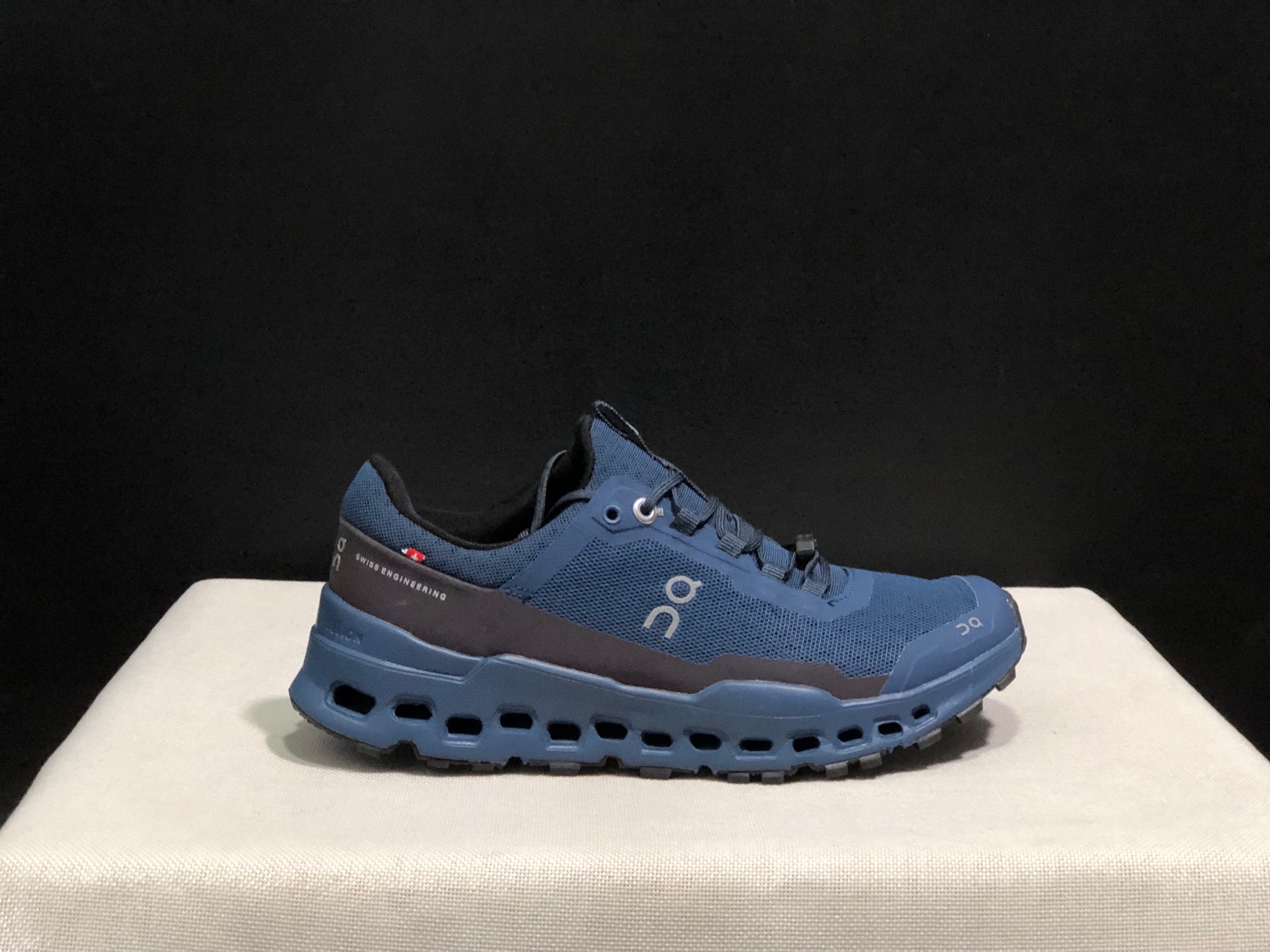 NO:242176,Top version of OnPaul Cloud Ultra Comfortable Shoes Absorbing, Anti-Slip, Breathable Low-top Running Shoes!  This series of works created by Swiss high-performance sports brand On has the upper made of recycled polyester fiber and mesh fabric, with exclusive hollow rubber sole, and the side On the iconic LoGo is decorated with full coverage of seam details. Packaging: Full set of Dewu accessories reinforced Dewu box packaging!  Size: 36-45 (positive size), casual shoes/sports shoes, christian louboutin, sneakers19860909顶级版本On昂跑 Cloud Ultra 舒适减震防滑透气低帮跑鞋！ 瑞士高性能运动品牌on打造的此系列作品,鞋面由再生聚酯纤维和网眼布制成,采用独家镂空橡胶鞋底,侧面On标志性LoGo饰有全覆盖贴缝细节. 包装:全套得物配件加固得物箱包装！ 码数:36-45码(正码),休闲鞋/运动鞋,christian louboutin,sneakers,Women's Shoes