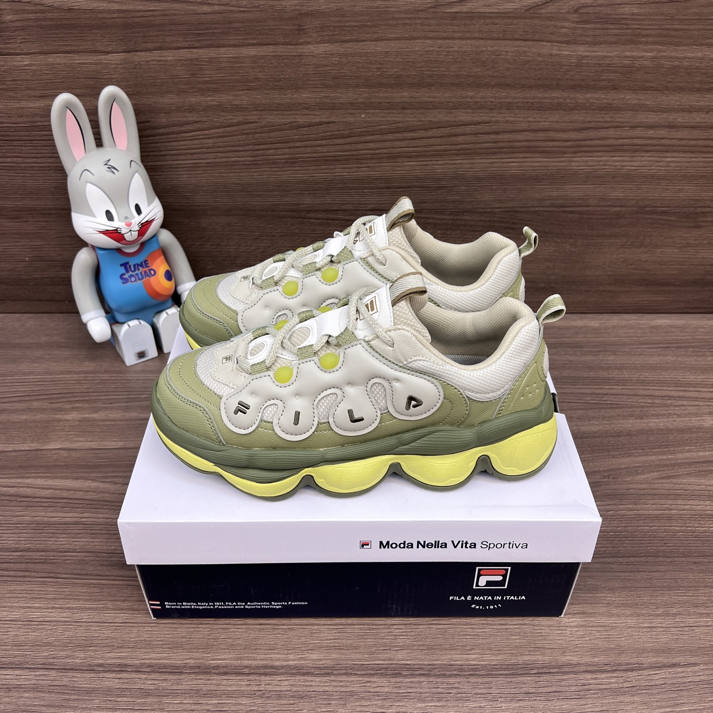 NO:248233,Top version FILA PEASE pea shoes versatile, simple and comfortable, low-top, casual shoes for life, women's style, green and yellow. Article number: F12W441117FGA Packaging: Full set of Dewu accessories, poison box with pure cotton socks. Size: 35-40 sizes!  (Forward size shot), casual shoes/sports shoes, sneakers, socks19860909顶级版本FILA斐乐 PEASE 豌豆鞋 百搭简约舒适 低帮 生活休闲鞋 女款 绿黄. 货号: F12W441117FGA 包装:全套得物配件毒盒配纯棉袜子一副. 码数:35-40码！(正码拍),休闲鞋/运动鞋,sneakers,socks,Women's Shoes