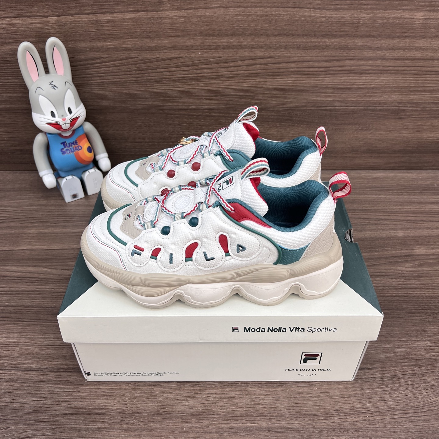 NO:248252,Top version FILA PEASE, fashionable, comfortable and versatile, non-slip and wear-resistant, low-top, casual shoes for life, men's style, white. Article number: F12M511109FSC Packaging: Full set of Dewu accessories, poison box with pure cotton socks. Size: 35-44 sizes!  (Forward size shot), casual shoes/sports shoes, sneakers, socks19860909顶级版本FILA斐乐 PEASE 时尚舒适百搭 防滑耐磨 低帮 生活休闲鞋 男款 白色. 货号: F12M511109FSC 包装:全套得物配件毒盒配纯棉袜子一副. 码数:35-44码！(正码拍),休闲鞋/运动鞋,sneakers,socks,Women's Shoes