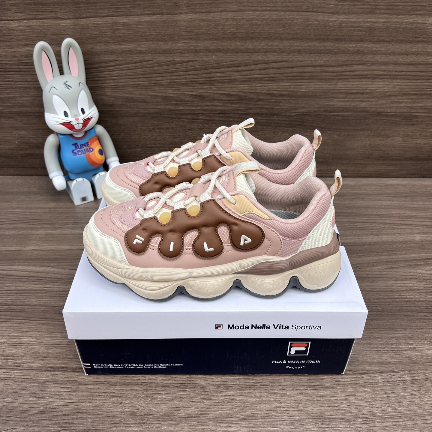 NO:248237,Top version FILA PEASE pea shoes, free and comfortable, non-slip and wear-resistant, low-top, casual shoes, women's style, red-brown. Article number: F12W441117FMM Packaging: a complete set of Dewu accessories, poison box with pure cotton socks. Size: 35-40 sizes!  (Forward size shot), casual shoes/sports shoes, sneakers, socks19860909顶级版本FILA斐乐 PEASE 豌豆鞋 自由舒适 防滑耐磨 低帮 生活休闲鞋 女款 红棕. 货号: F12W441117FMM 包装:全套得物配件毒盒配纯棉袜子一副. 码数:35-40码！(正码拍),休闲鞋/运动鞋,sneakers,socks,Women's Shoes