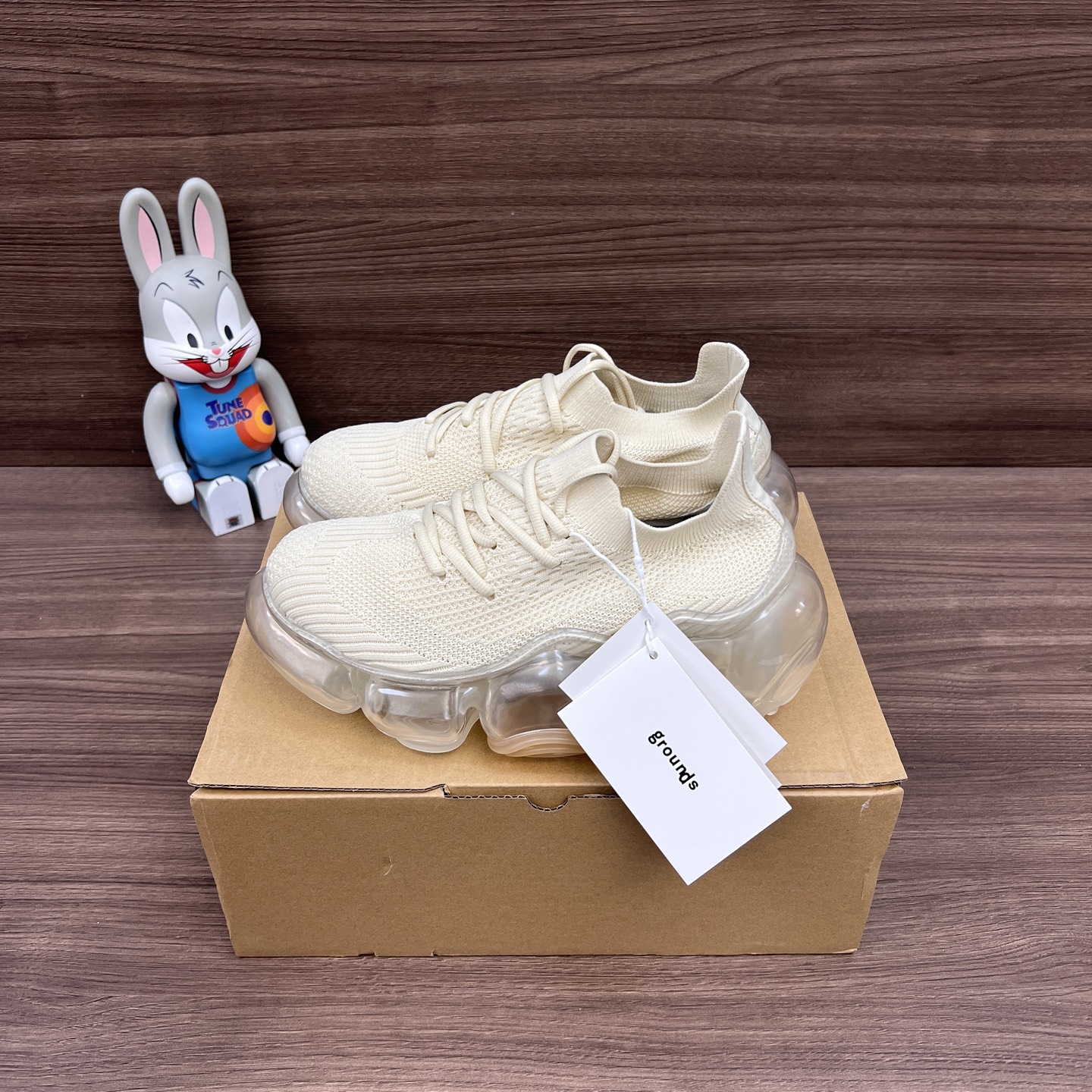 NO:248265,Top version of grounds Moopie, fashionable, thick-soled bubble shoes, women's beige. The fabric is made of high-density woven mesh, breathable, light and comfortable, the grounds feature bubble and large sole, and the material is plastic air cushion bottom. Packaging: Full set of Dewu accessories reinforced aircraft box packaging!  Size: 35.36.37.38.39.40 (positive size), casual shoes/sports shoes, sneakers19860909顶级版本grounds Moopie 时尚 厚底气泡鞋 女款 米色.面料采用高密度织网透气轻便舒适,大底grounds特点气泡大底,材质塑胶气垫底. 包装:全套得物配件加固飞机盒包装！ 码数:35.36.37.38.39.40码(正码),休闲鞋/运动鞋,sneakers,Women's Shoes