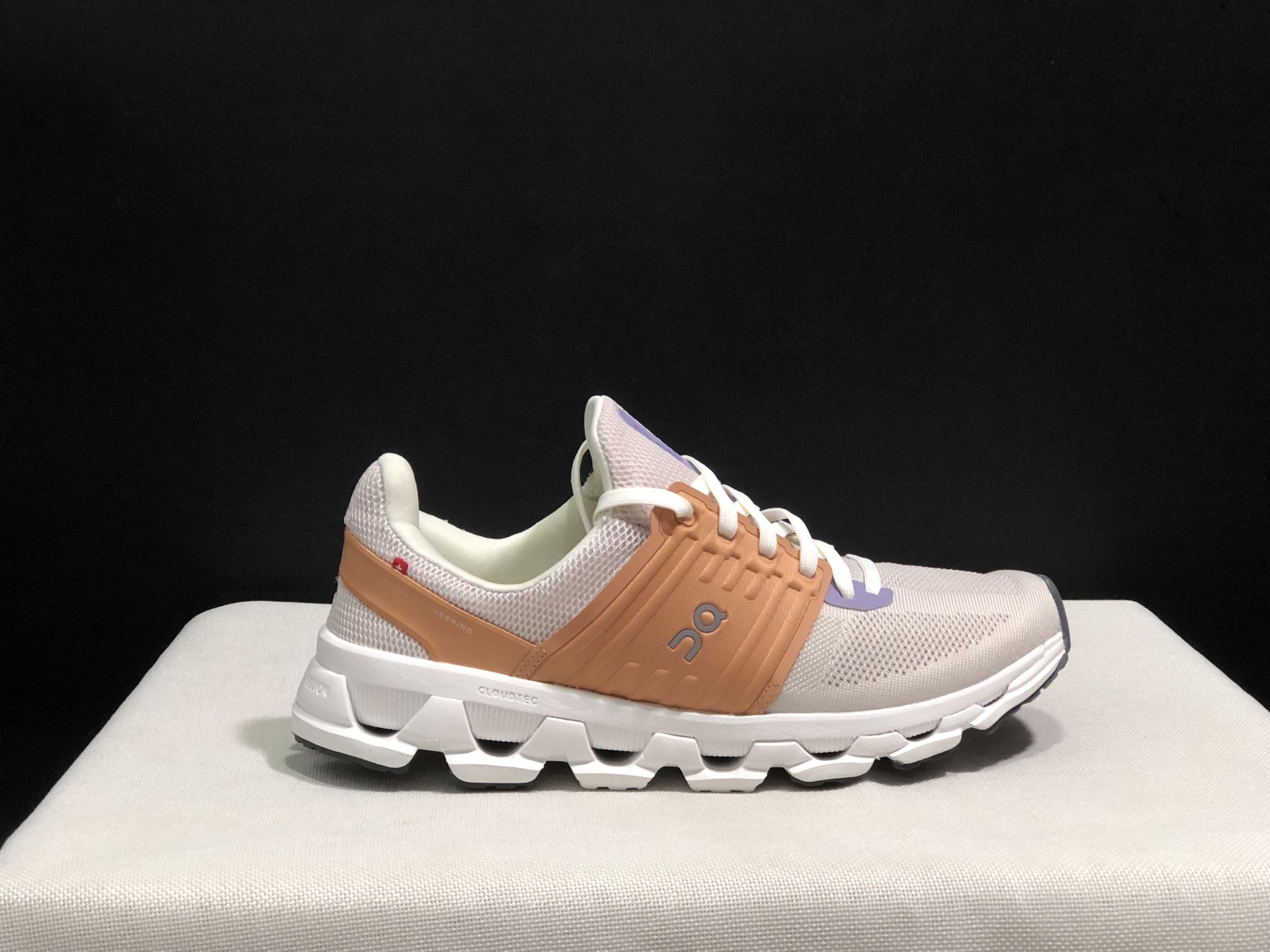 NO:231858,Top version of OnPaul Cloudswift 3 Comfortable shock-absorbing, non-slip, breathable low-top running shoes!  This series of works created by Swiss high-performance sports brand On has the upper made of recycled polyester fiber and mesh fabric, with exclusive hollow rubber sole, and the side On the iconic LoGo is decorated with full coverage of seam details. Packaging: Full set of Dewu accessories reinforced Dewu box packaging!  Size: 36-45 (positive size), casual shoes/sports shoes, christian louboutin, stuart weitzman, sneakers19860909顶级版本On昂跑 Cloudswift 3 舒适减震防滑透气低帮跑鞋！ 瑞士高性能运动品牌on打造的此系列作品,鞋面由再生聚酯纤维和网眼布制成,采用独家镂空橡胶鞋底,侧面On标志性LoGo饰有全覆盖贴缝细节. 包装:全套得物配件加固得物箱包装！ 码数:36-45码(正码),休闲鞋/运动鞋,christian louboutin,stuart weitzman,sneakers,Women's Shoes