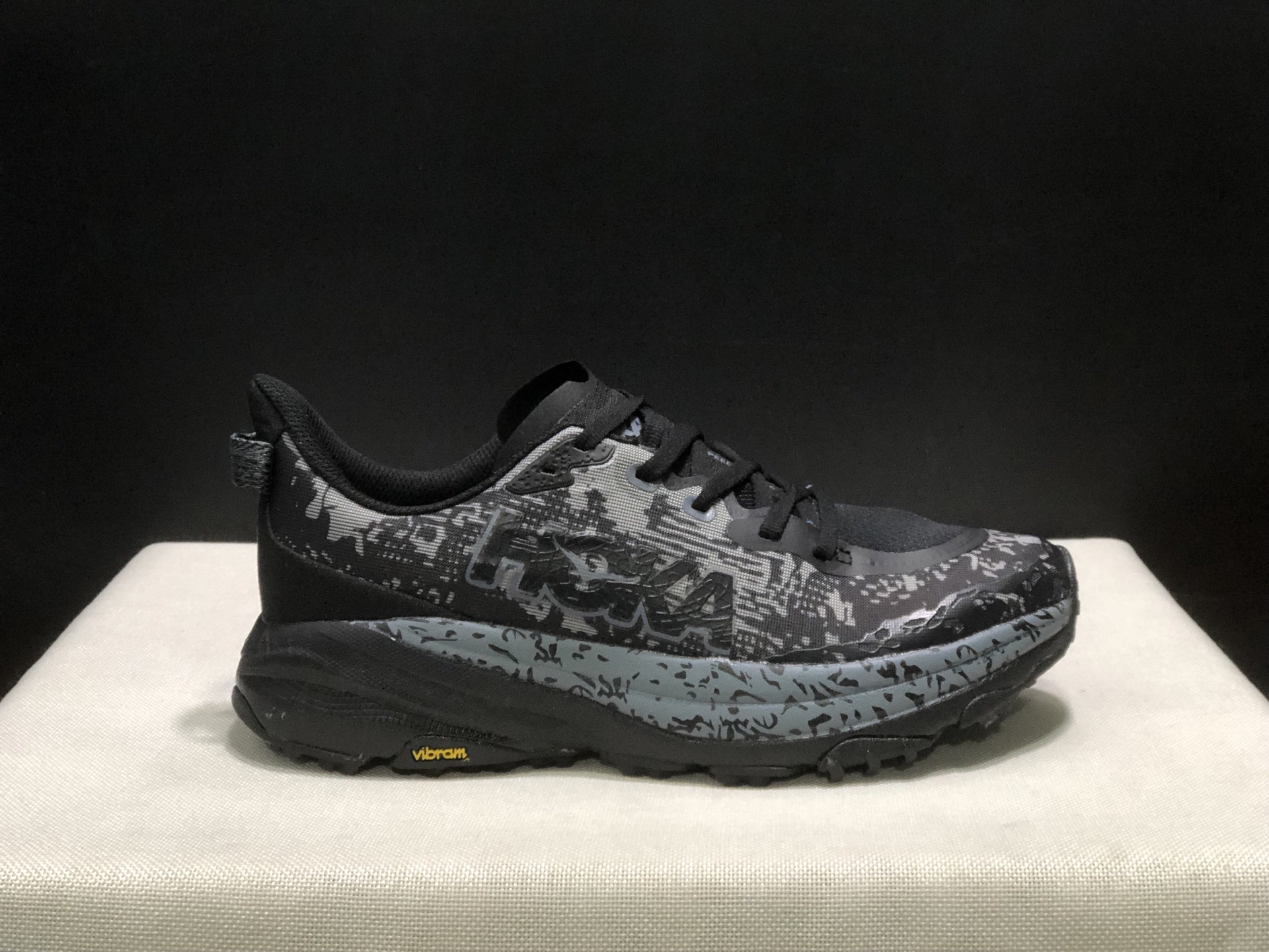 NO:242162,Top version HOKA ONE ONE SPEED GOAT 6 Antelope 6 Cross-country running shoes for men and women, size 36-46 (including half-code) Code: 1147811-SRBT Full set of dessert packaging poison card poison buckle cotton socks poison box., casual shoes/sports shoes, sneakers19860909顶级版本HOKA ONE ONE SPEED GOAT 6 羚羊6 越野跑步鞋男女同款 码数36-46码(含半码) 编码: 1147811-SRBT 全套得物包装毒卡 毒扣 棉袜 毒盒.,休闲鞋/运动鞋,sneakers,Women's Shoes